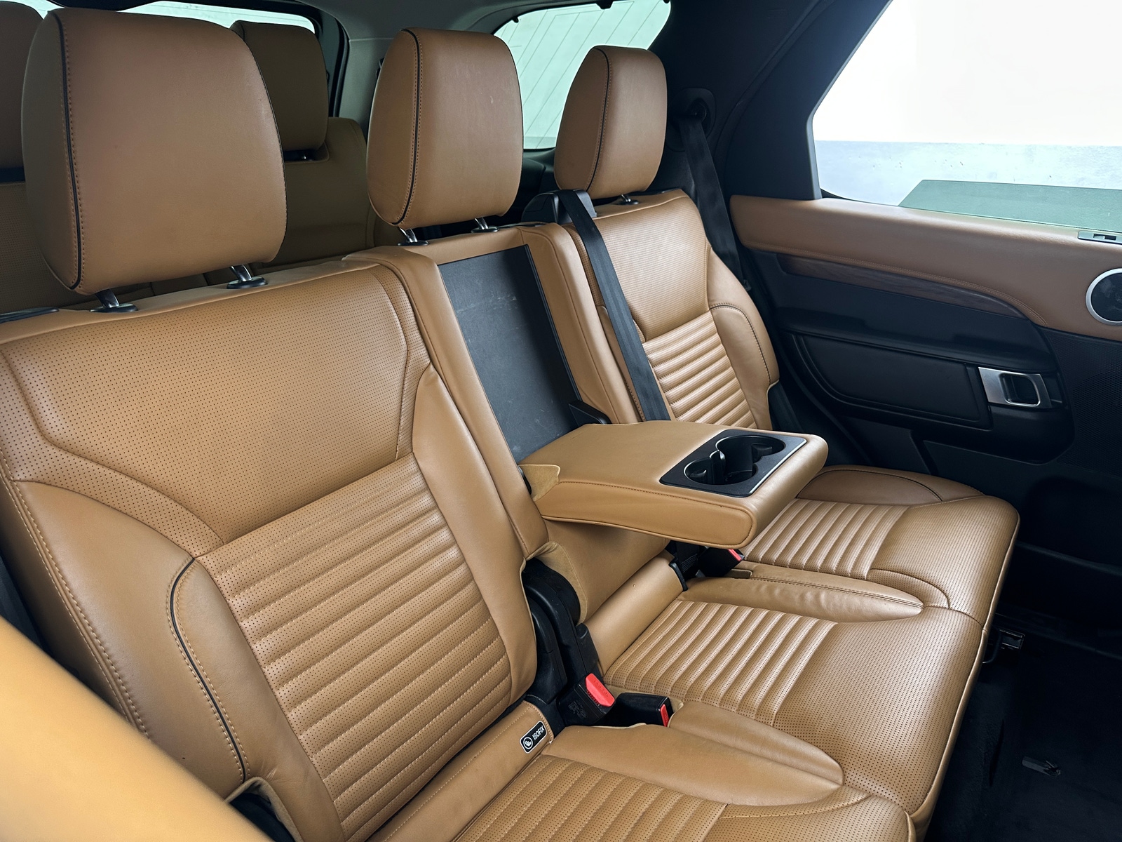 Thumbnail: 2018 Land Rover Discovery - 5