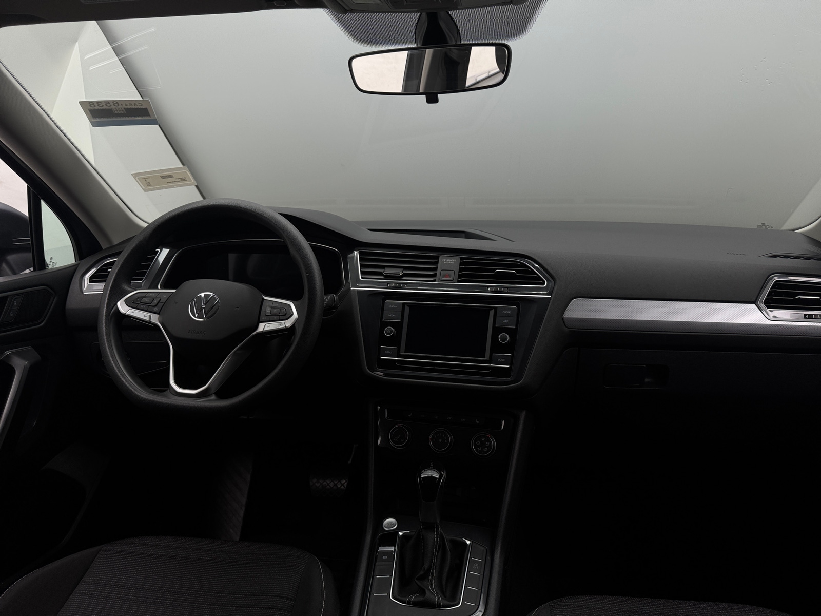 Thumbnail: 2023 Volkswagen Tiguan - 3