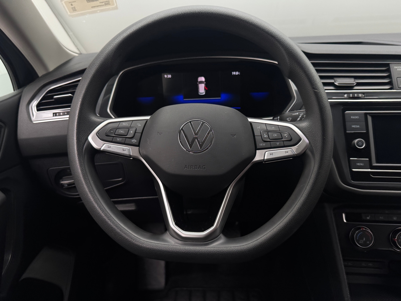 Thumbnail: 2023 Volkswagen Tiguan - 5