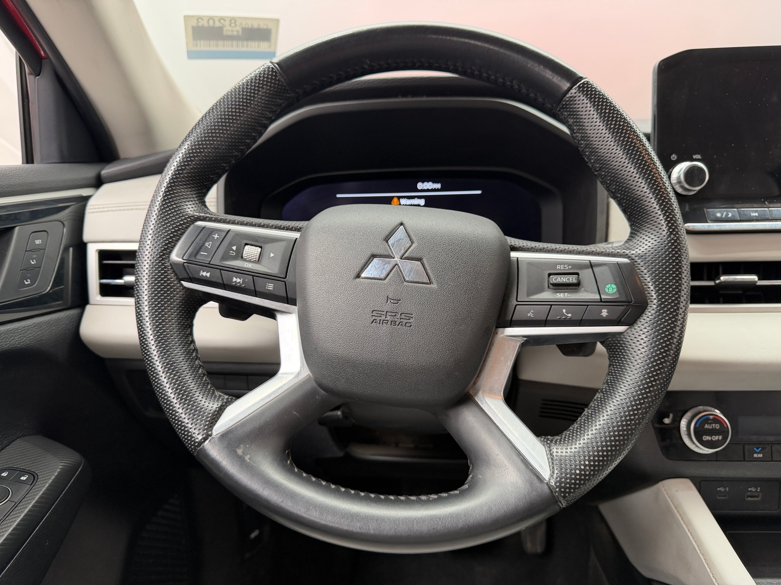 Thumbnail: 2023 Mitsubishi Outlander - 4