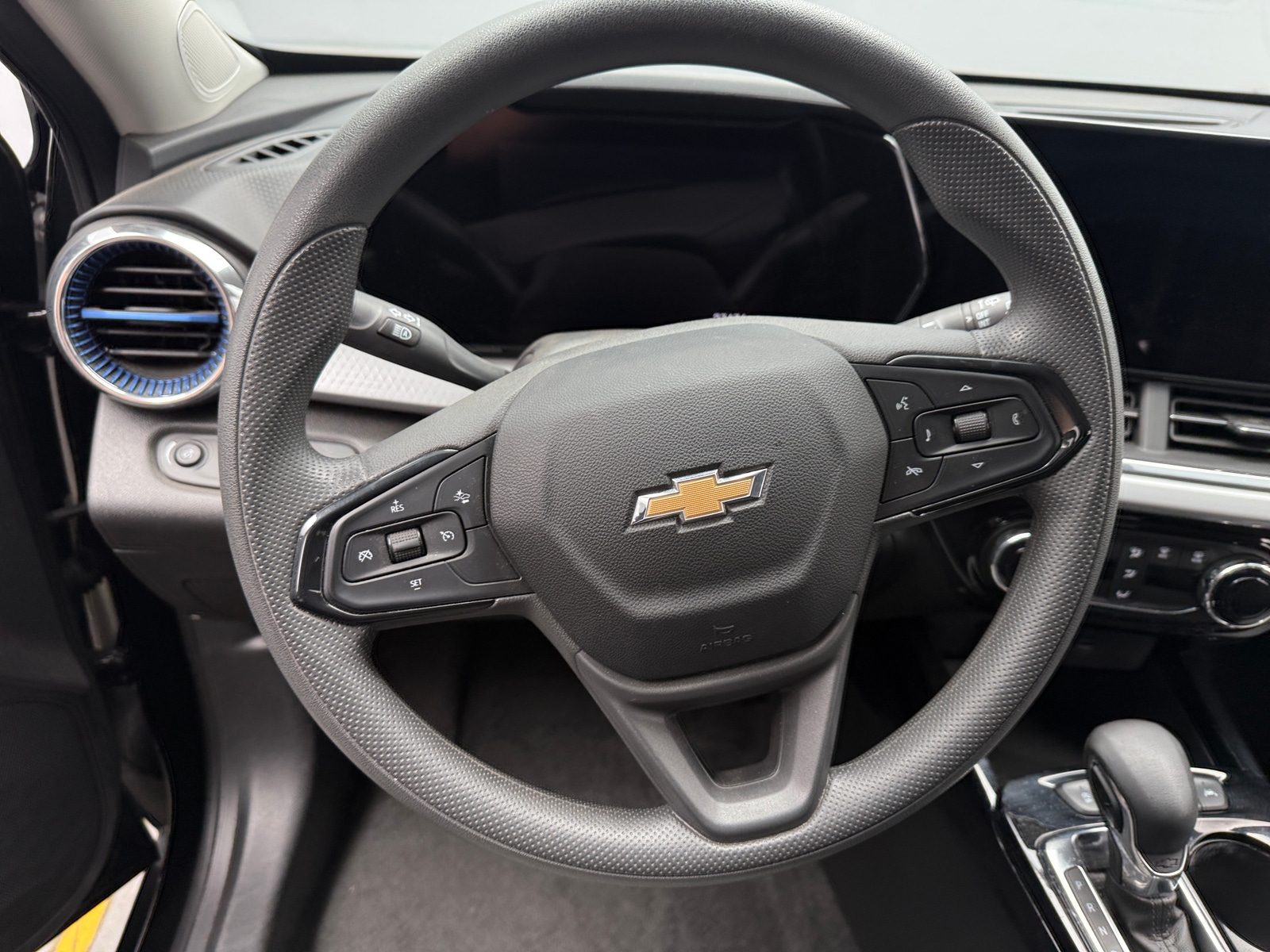Thumbnail: 2025 Chevrolet Trax - 5