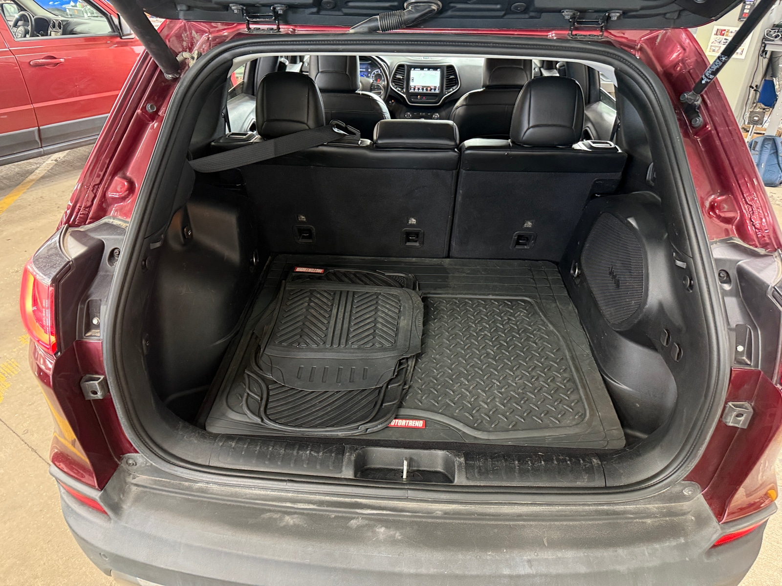 Thumbnail: 2020 Jeep Cherokee - 6