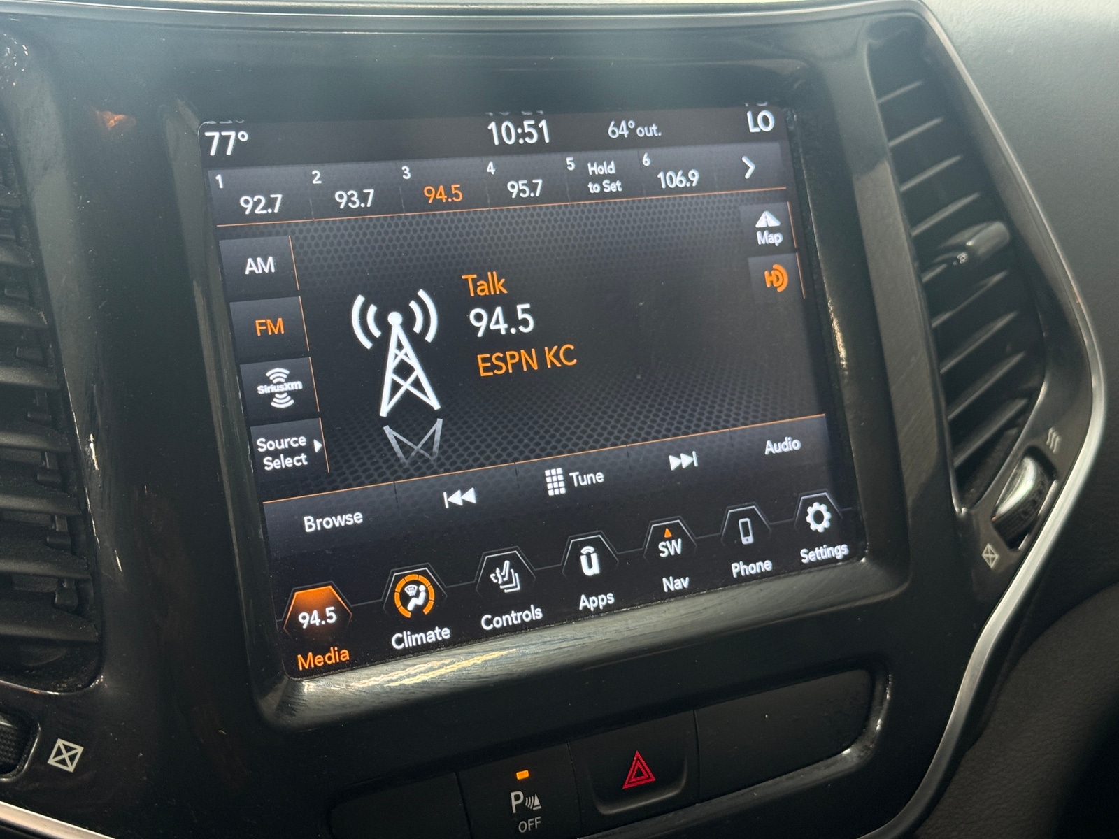 Thumbnail: 2020 Jeep Cherokee - 3