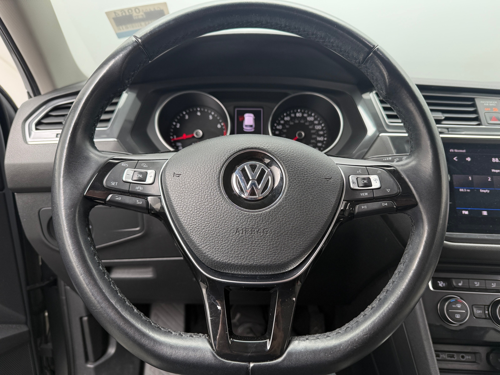 Thumbnail: 2019 Volkswagen Tiguan - 4