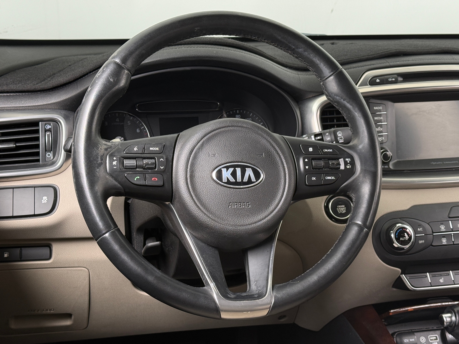 Thumbnail: 2017 Kia Sorento - 4