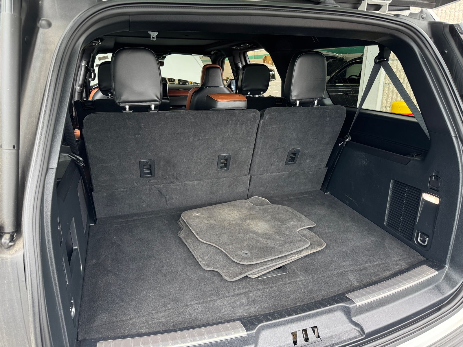 Thumbnail: 2021 Lincoln Navigator L - 6