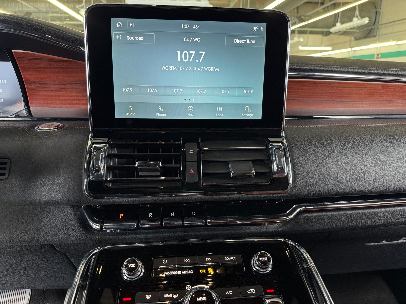 Thumbnail: 2021 Lincoln Navigator L - 3