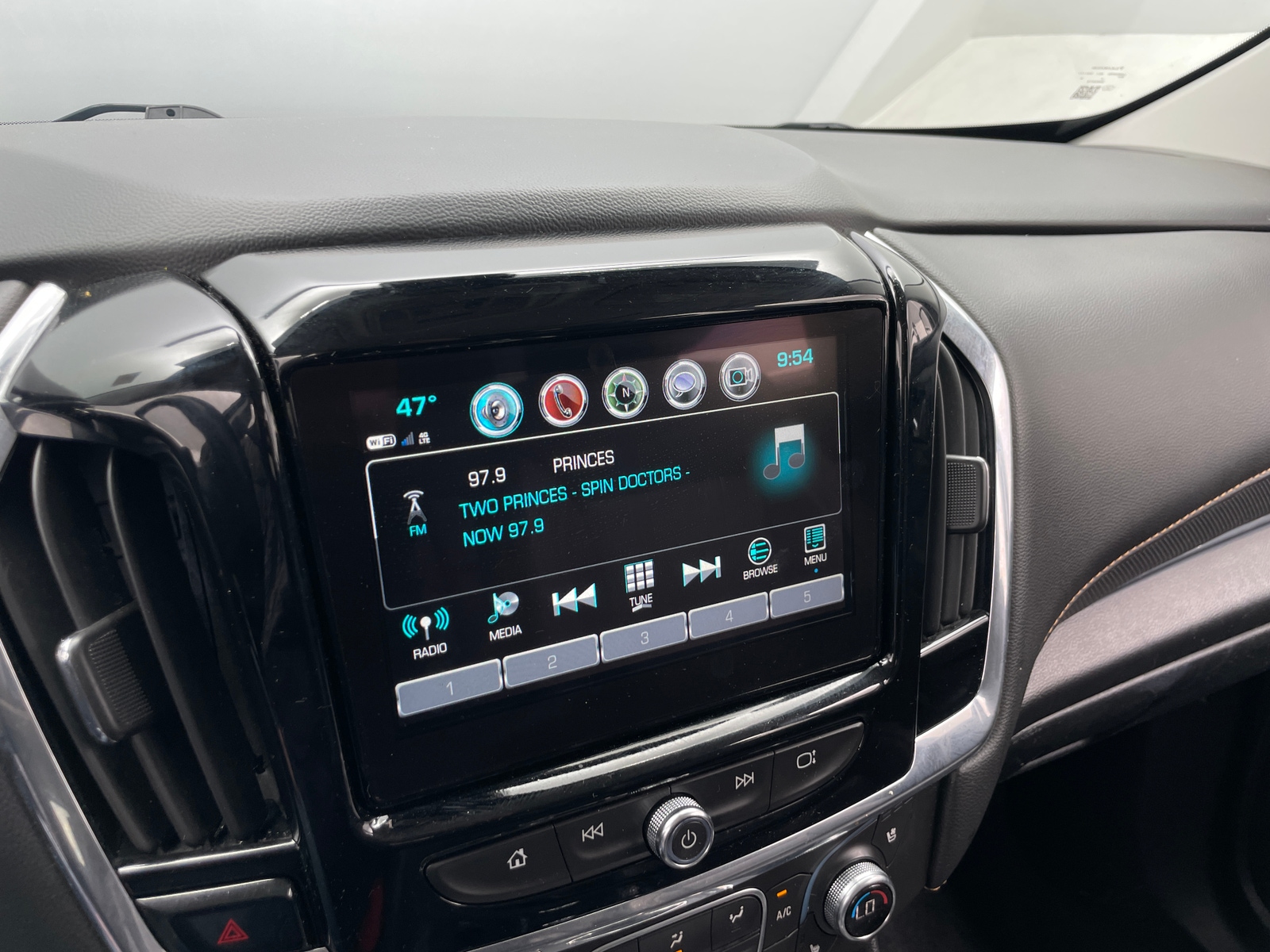 Thumbnail: 2019 Chevrolet Traverse - 3