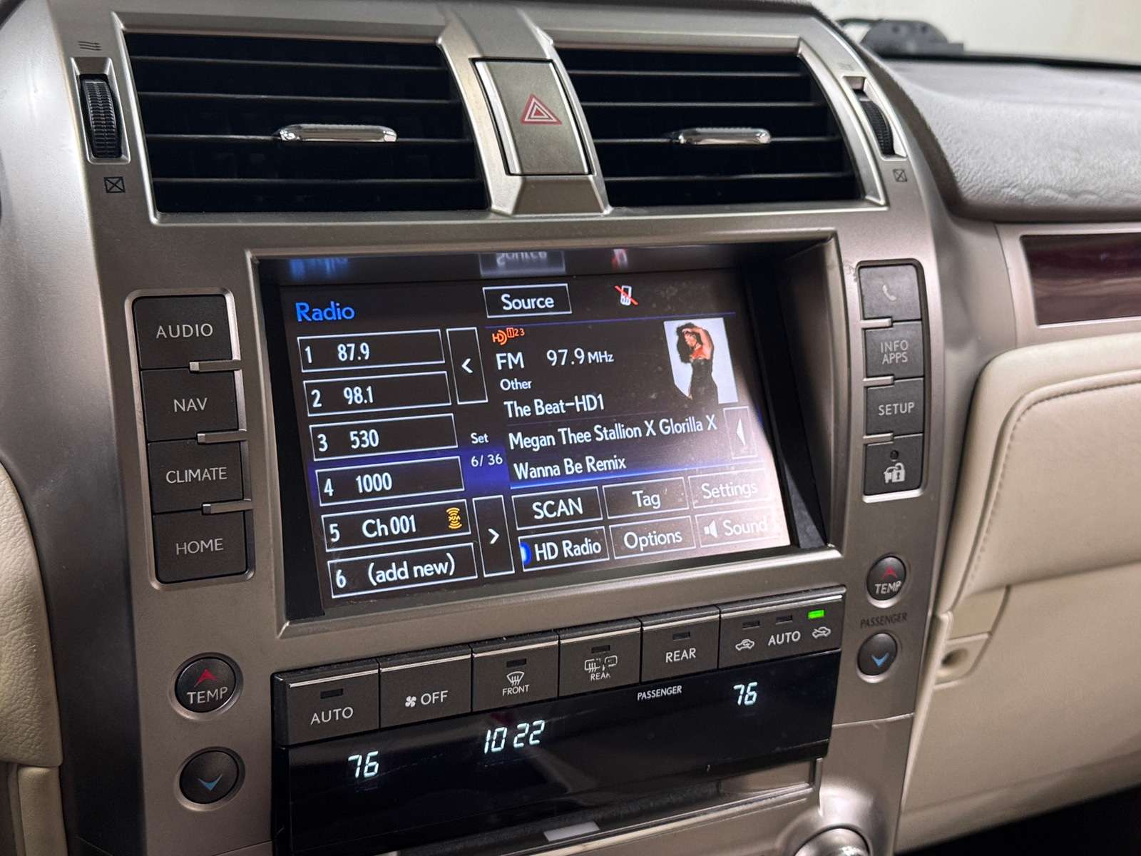 Thumbnail: 2019 Lexus GX - 3