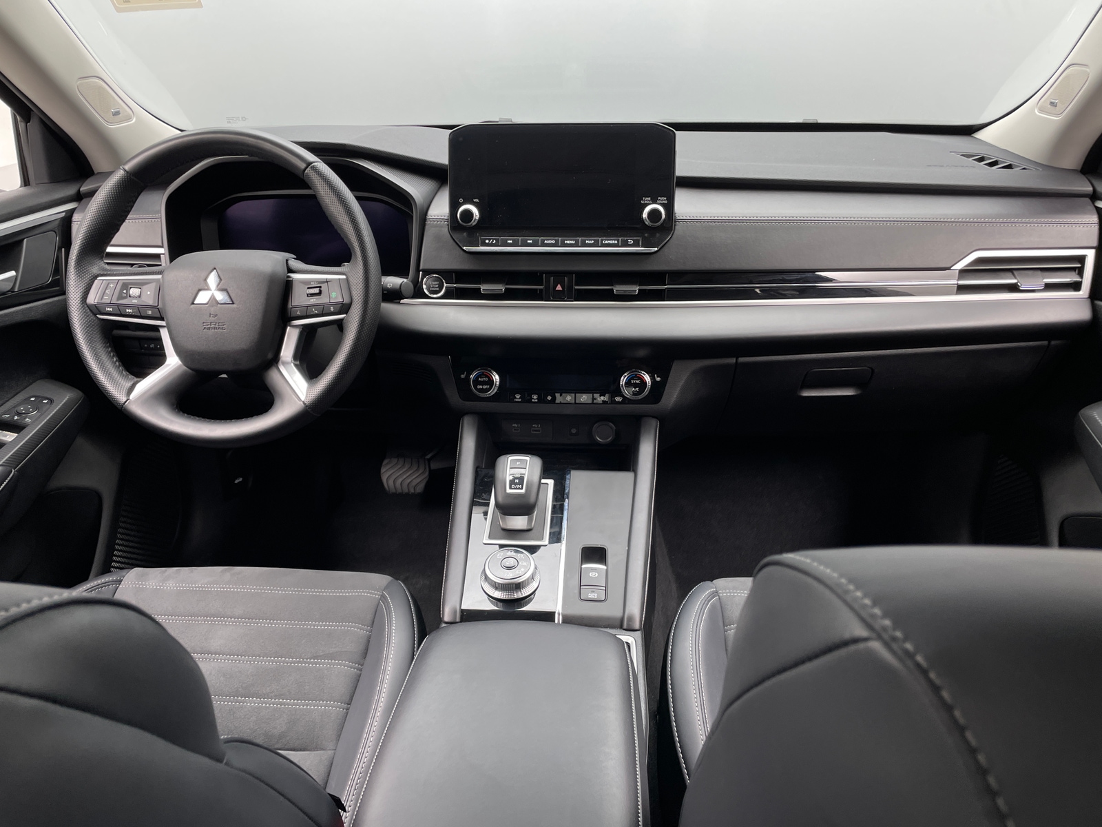 Thumbnail: 2024 Mitsubishi Outlander - 2