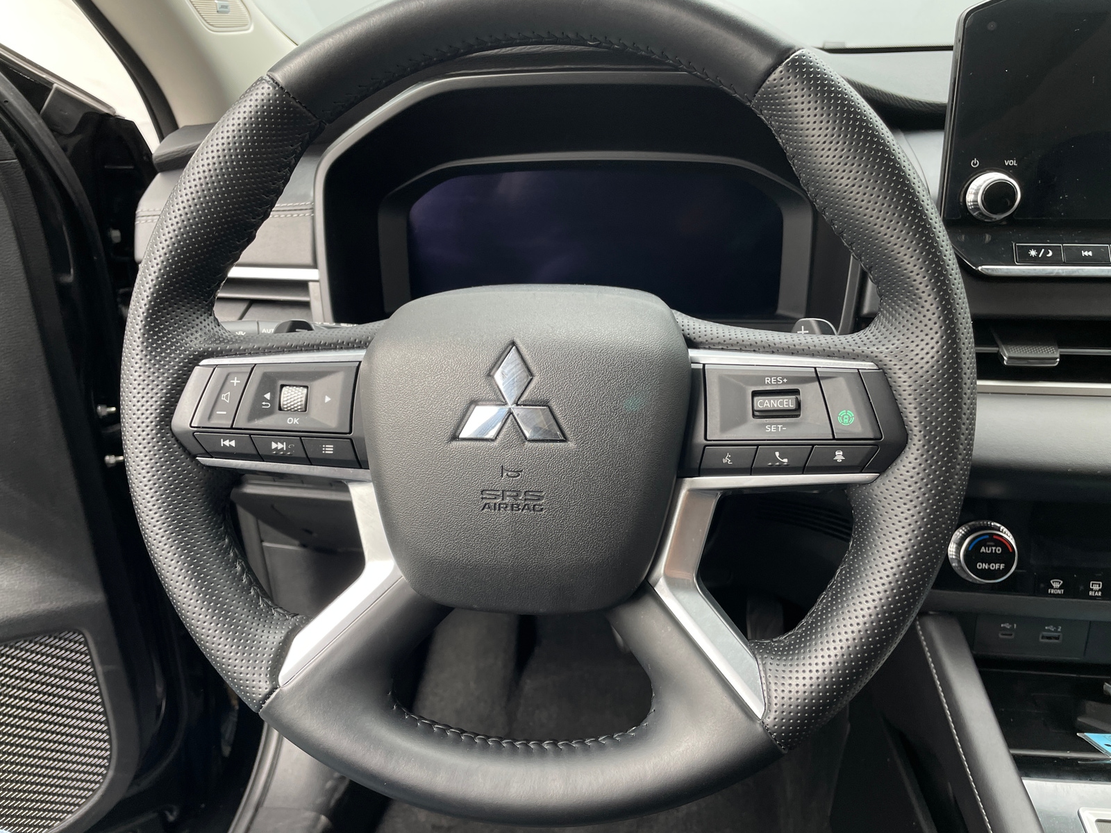 Thumbnail: 2024 Mitsubishi Outlander - 4