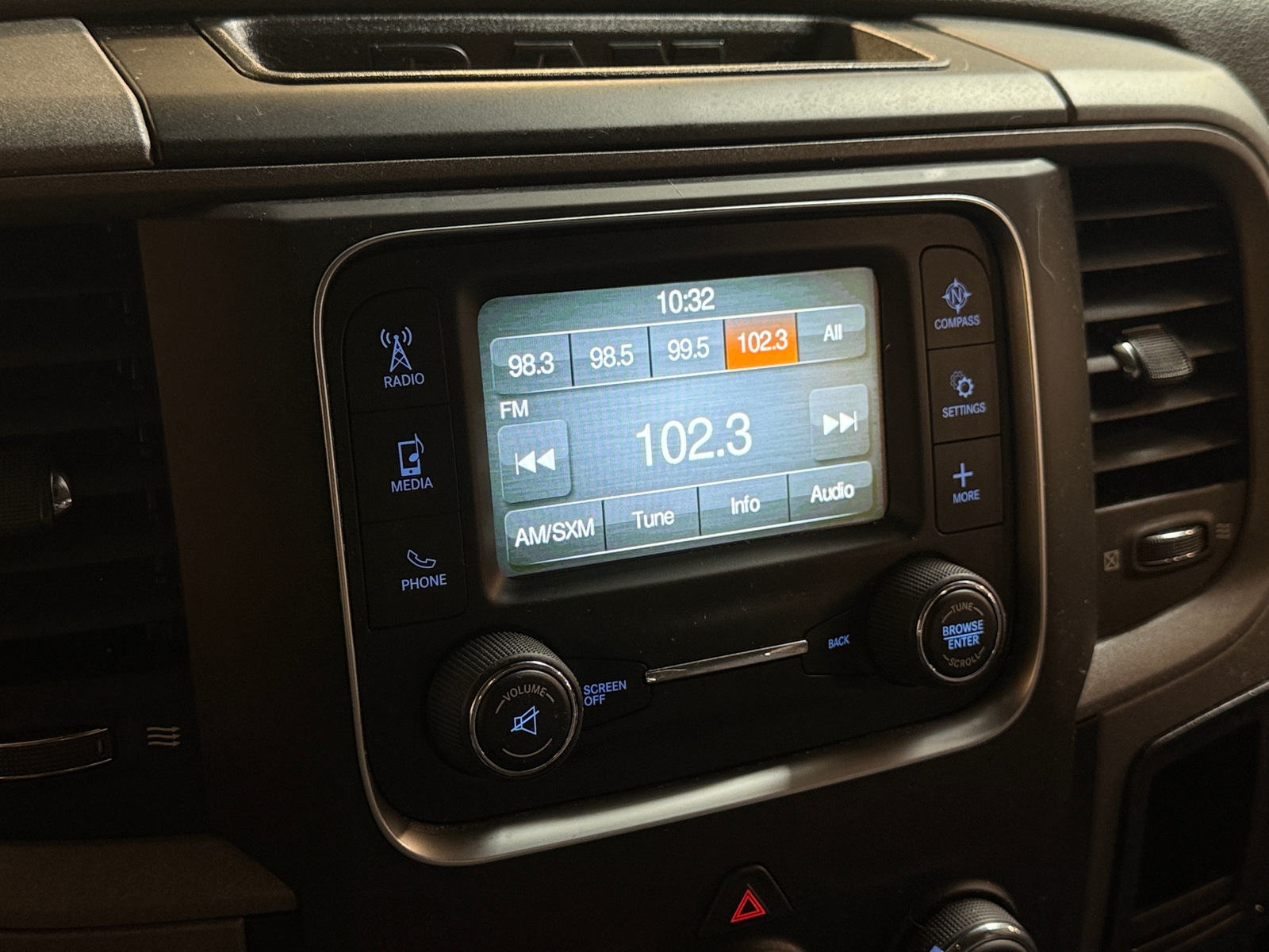 Thumbnail: 2019 RAM 1500 Classic - 4