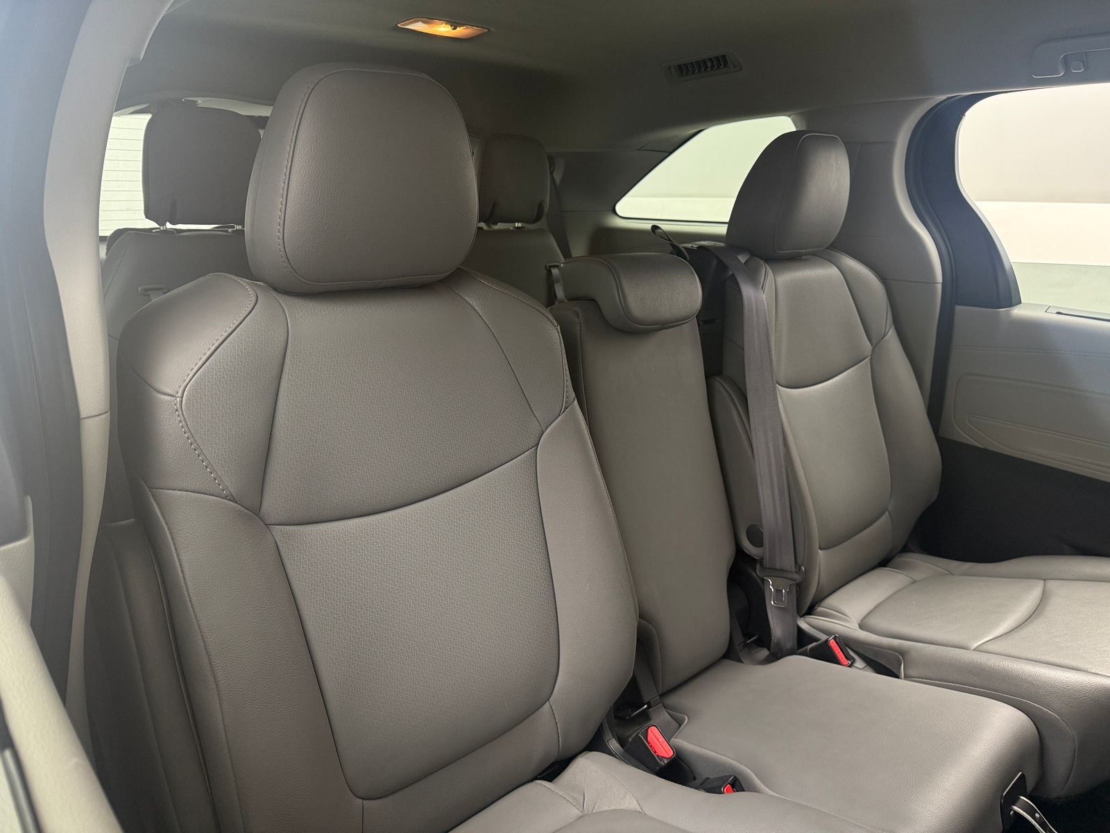 Thumbnail: 2022 Toyota Sienna - 5