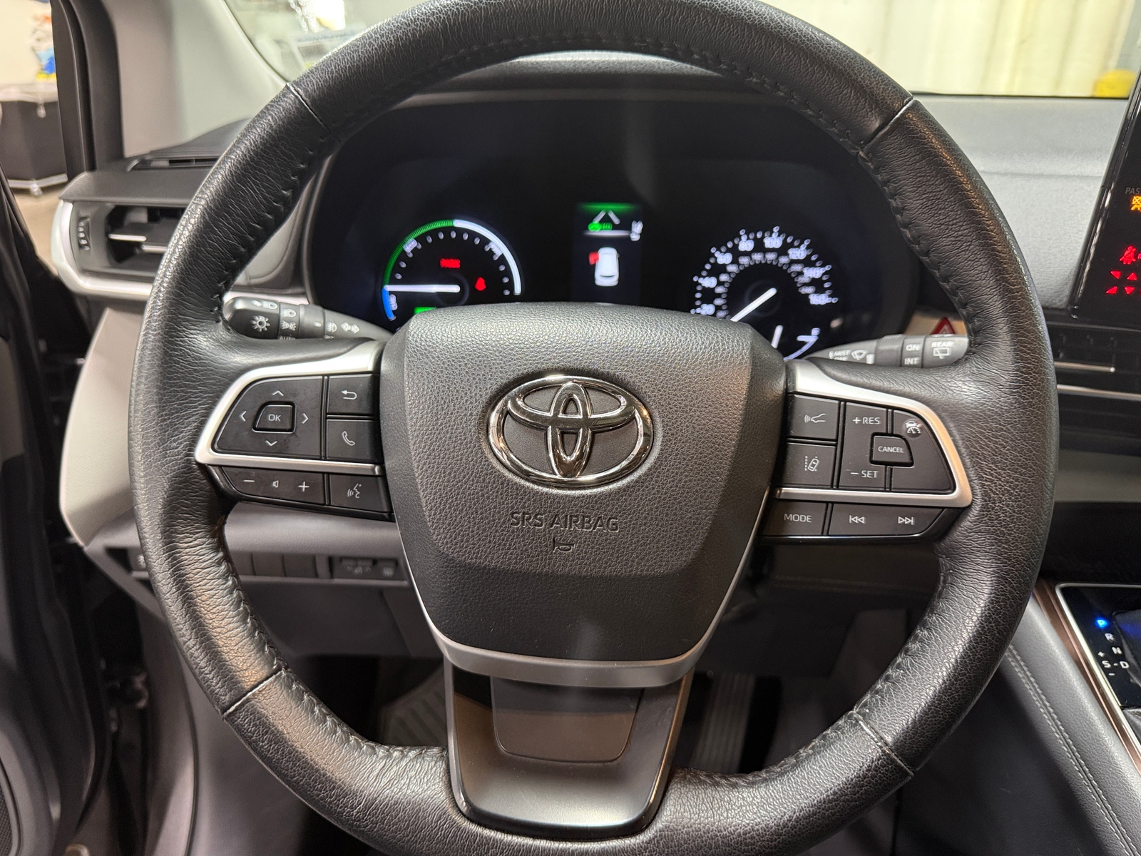 Thumbnail: 2022 Toyota Sienna - 4