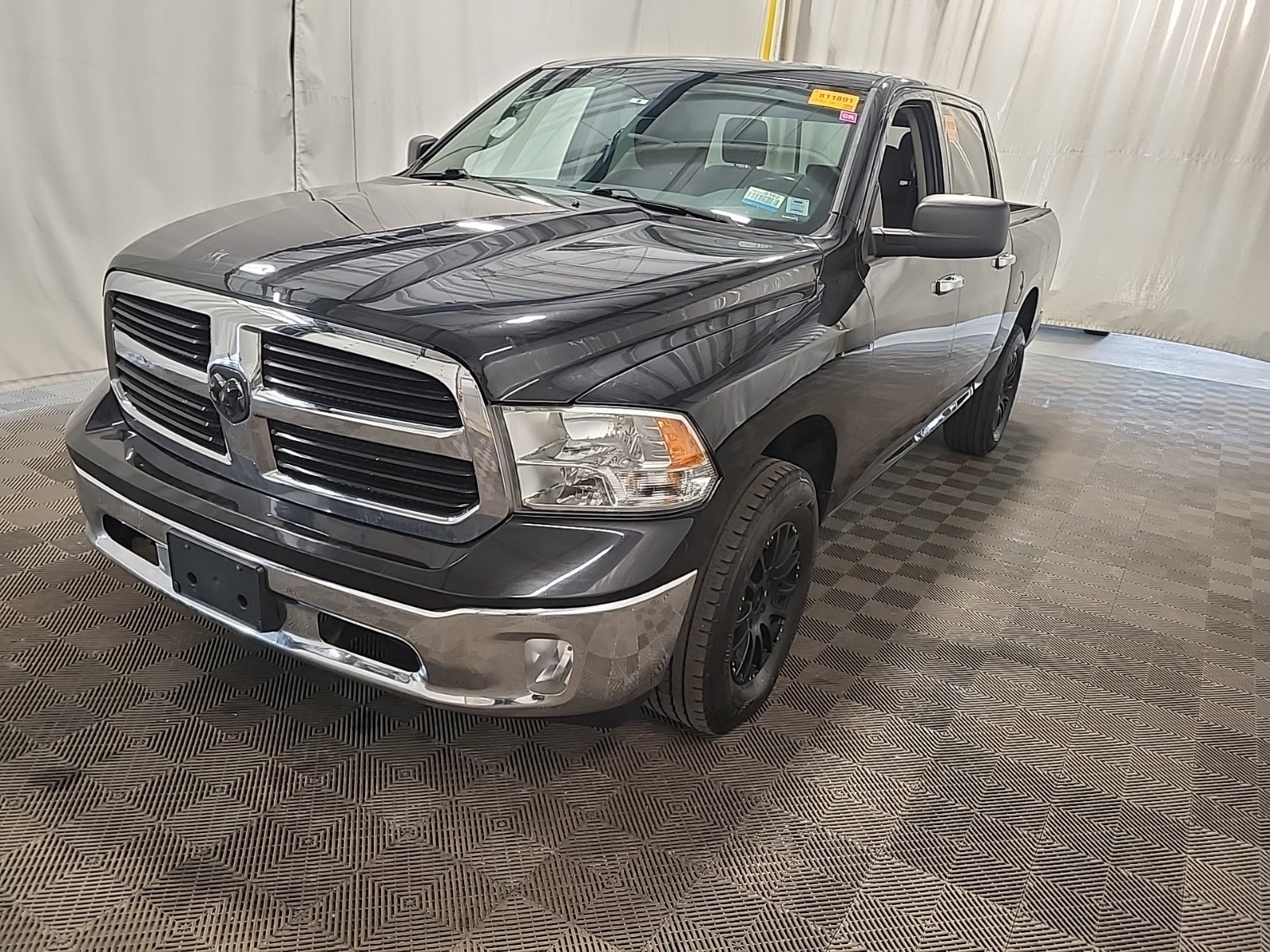 2016 Ram 1500 4WD Crew Cab 140.5" SLT