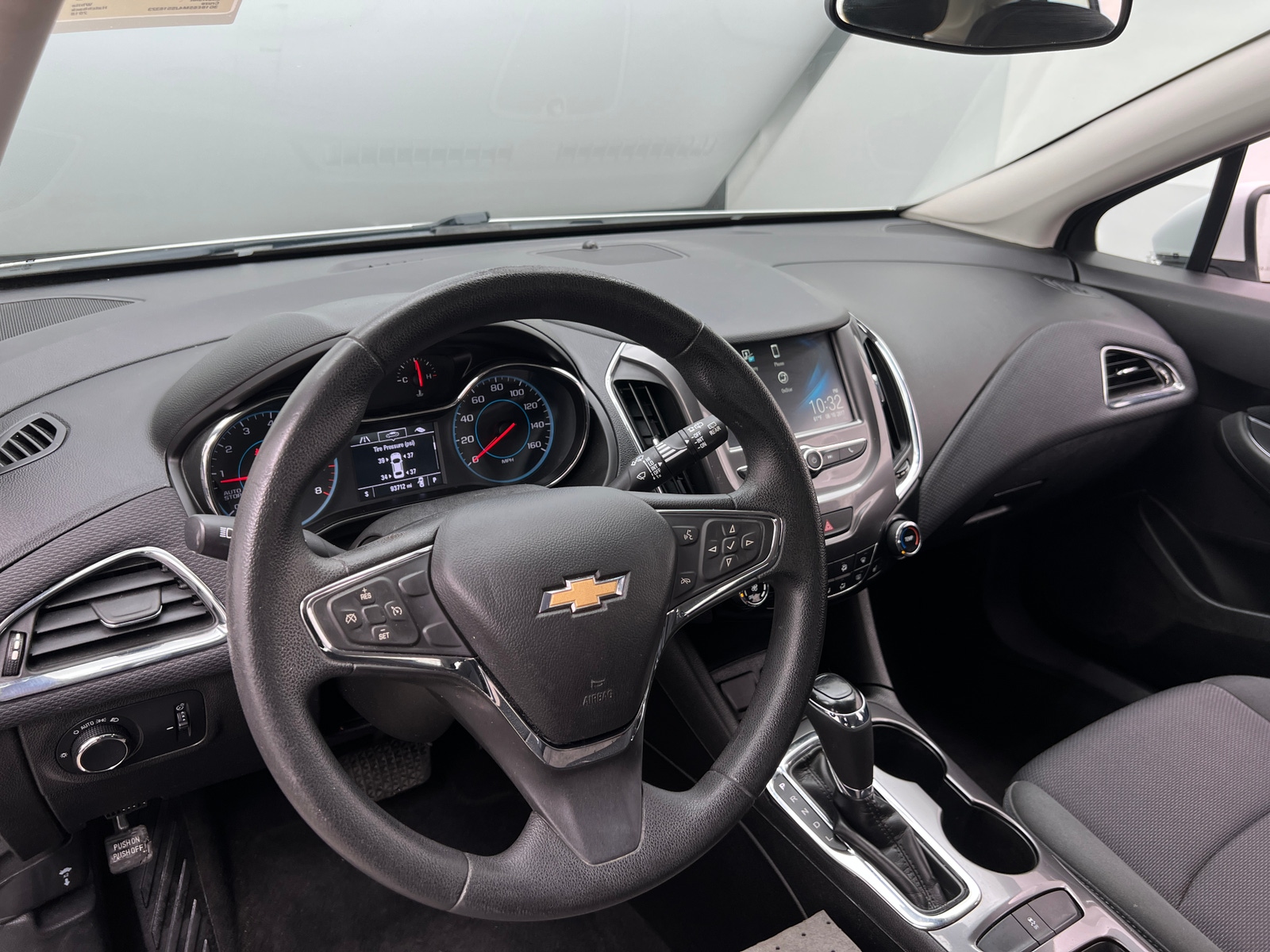 Thumbnail: 2018 Chevrolet Cruze - 3