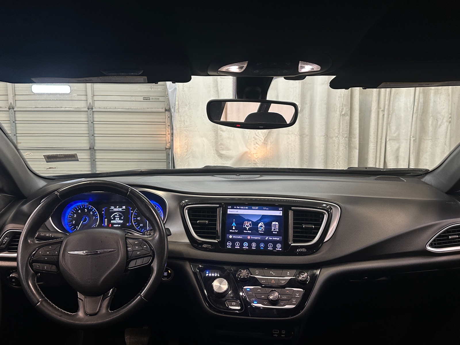 Thumbnail: 2018 Chrysler Pacifica - 3