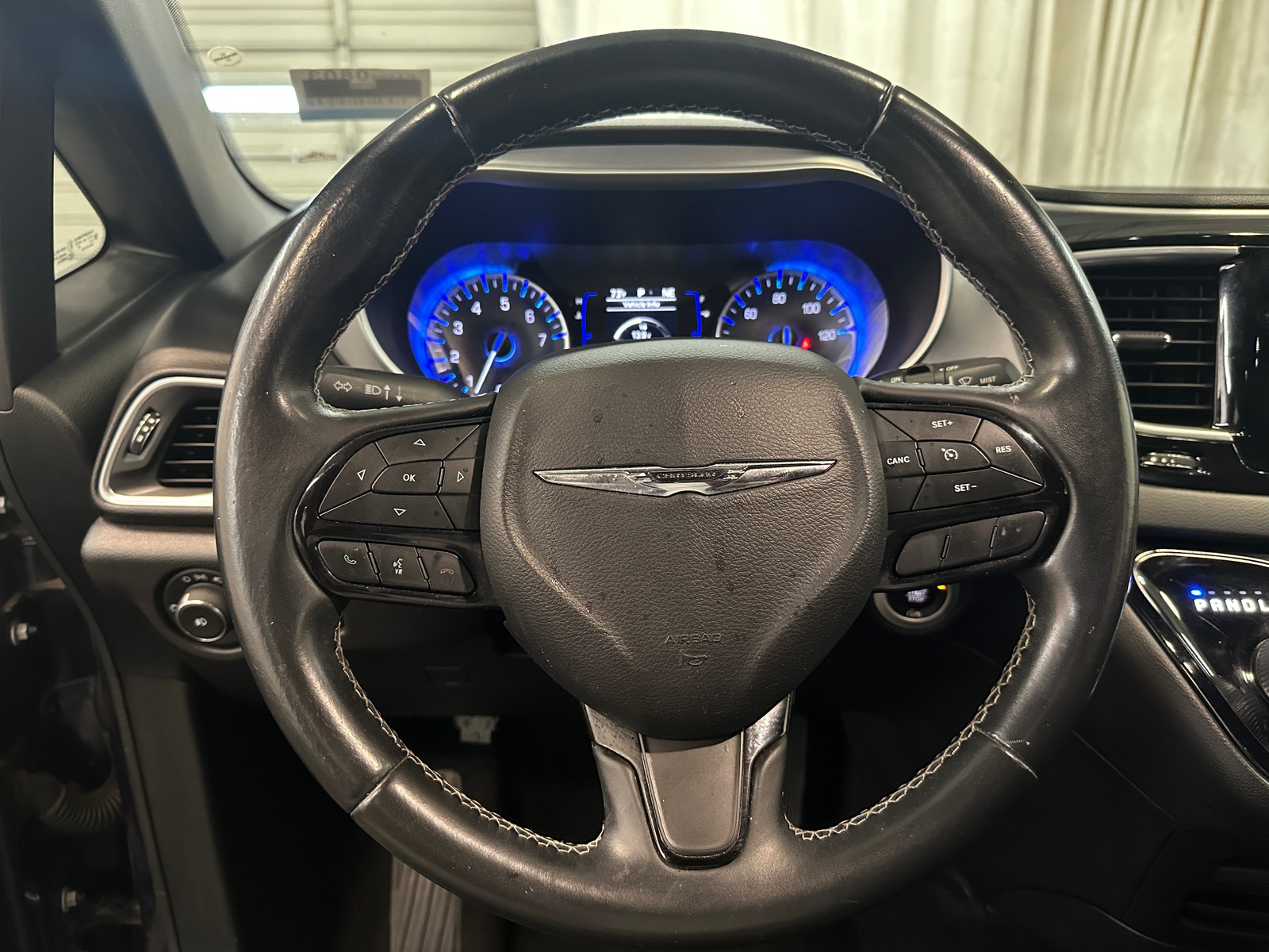 Thumbnail: 2018 Chrysler Pacifica - 5