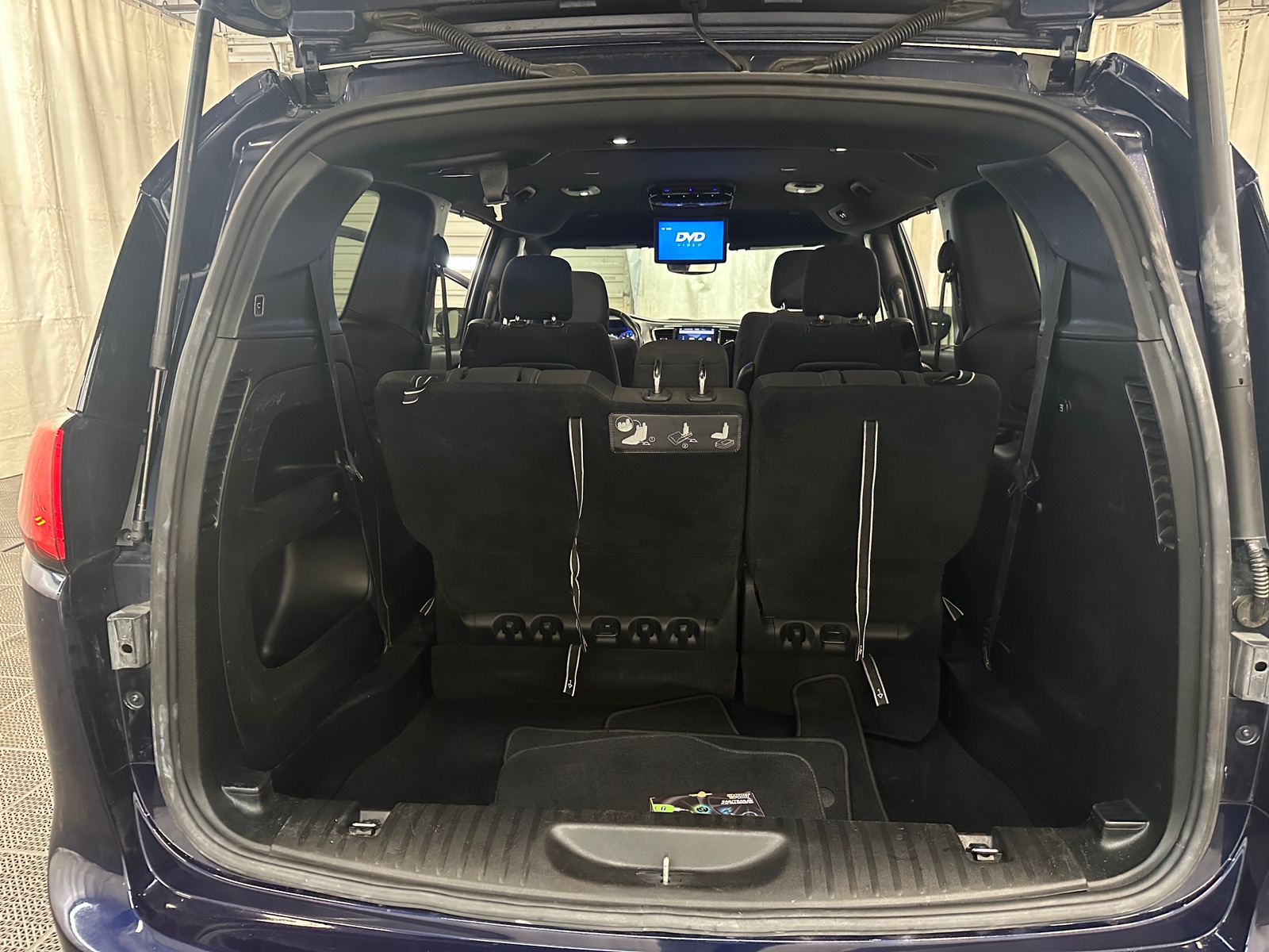Thumbnail: 2018 Chrysler Pacifica - 7