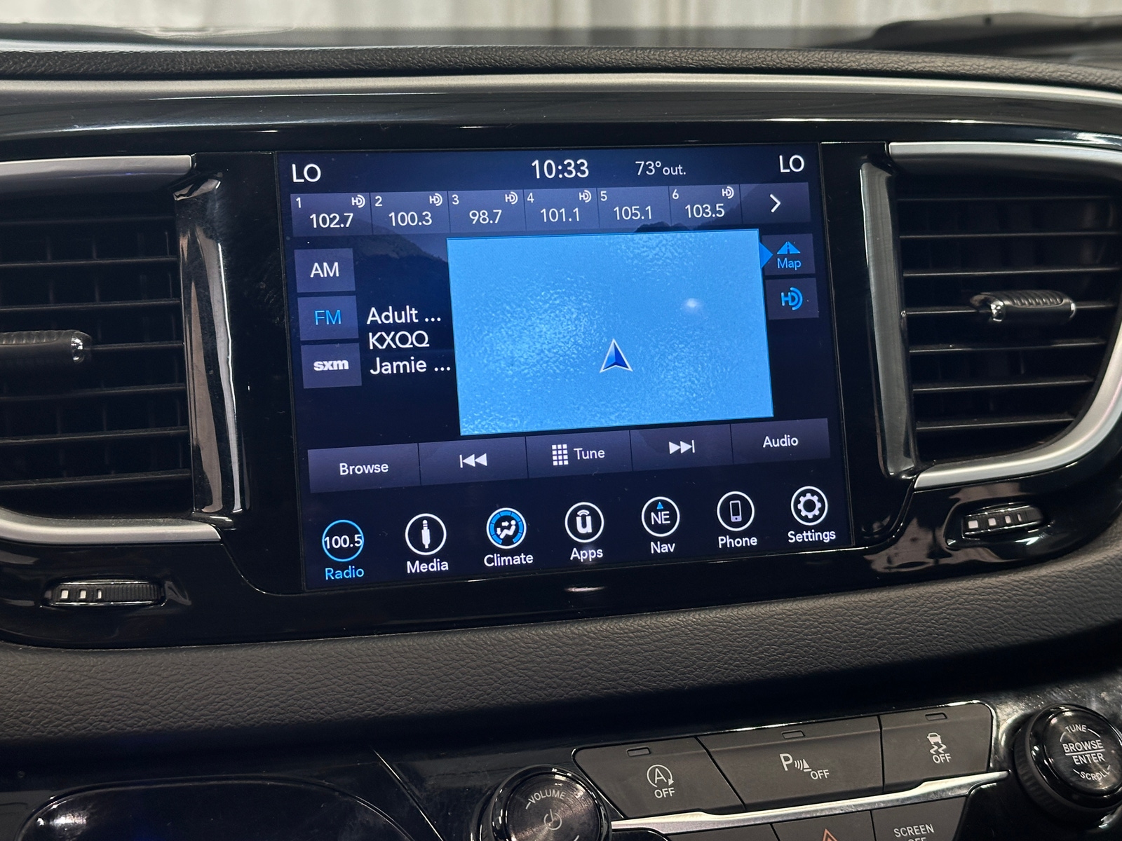 Thumbnail: 2018 Chrysler Pacifica - 4