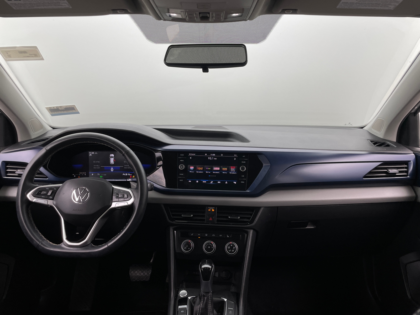 Thumbnail: 2022 Volkswagen Taos - 3