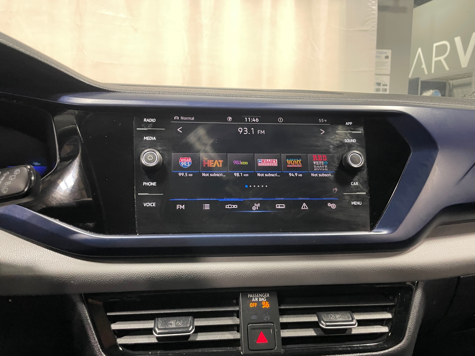 Thumbnail: 2022 Volkswagen Taos - 4