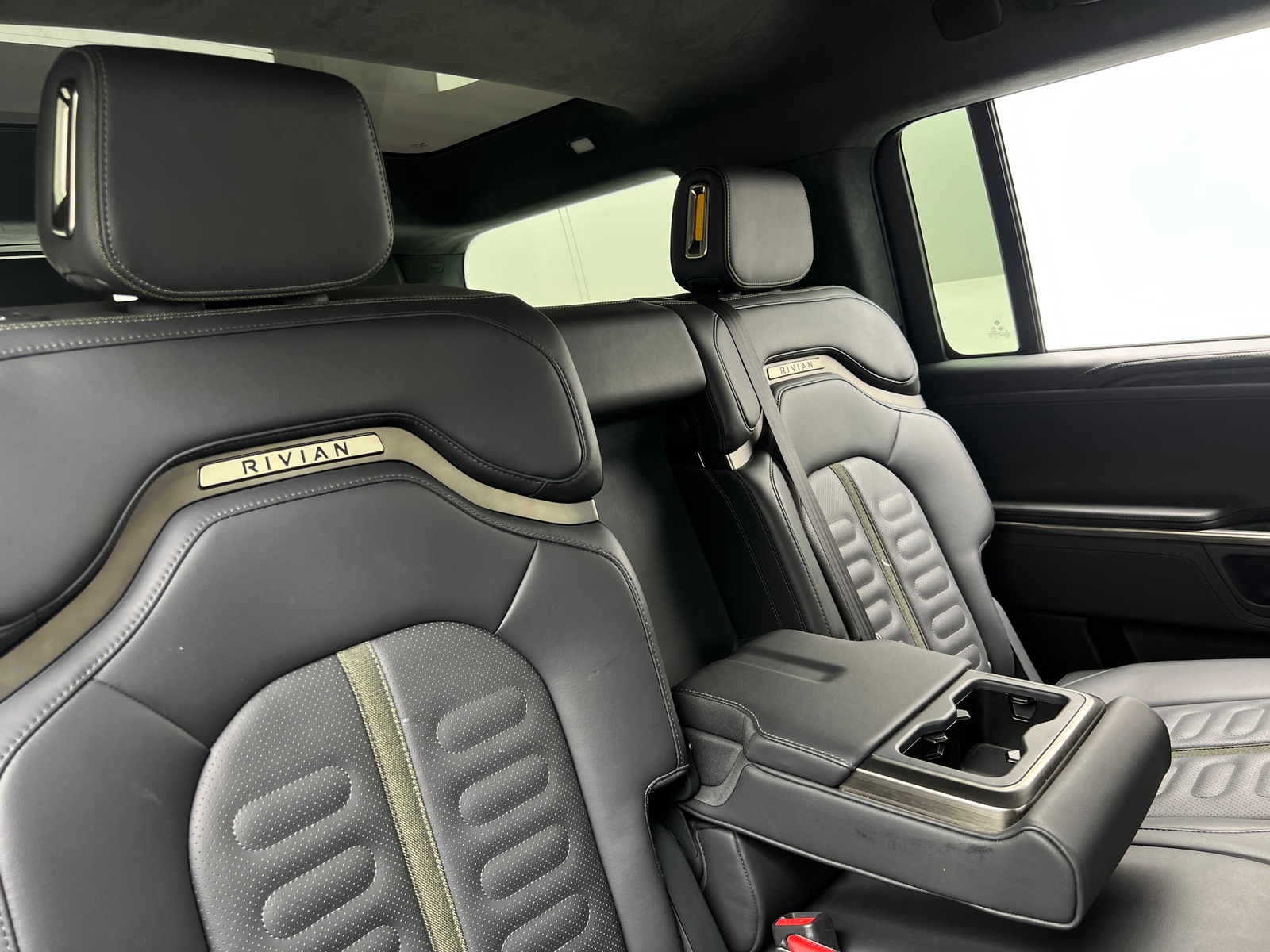 Thumbnail: 2023 Rivian R1S - 5