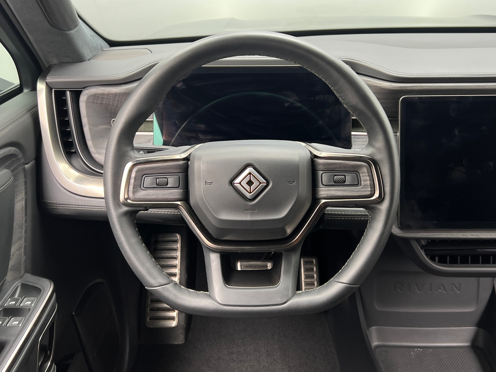 Thumbnail: 2023 Rivian R1S - 4