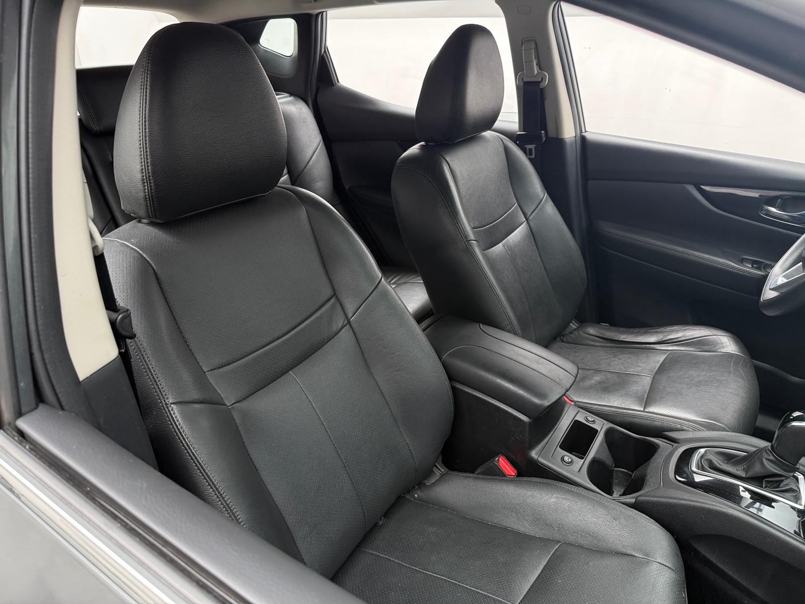 Thumbnail: 2017 Nissan Rogue Sport - 2