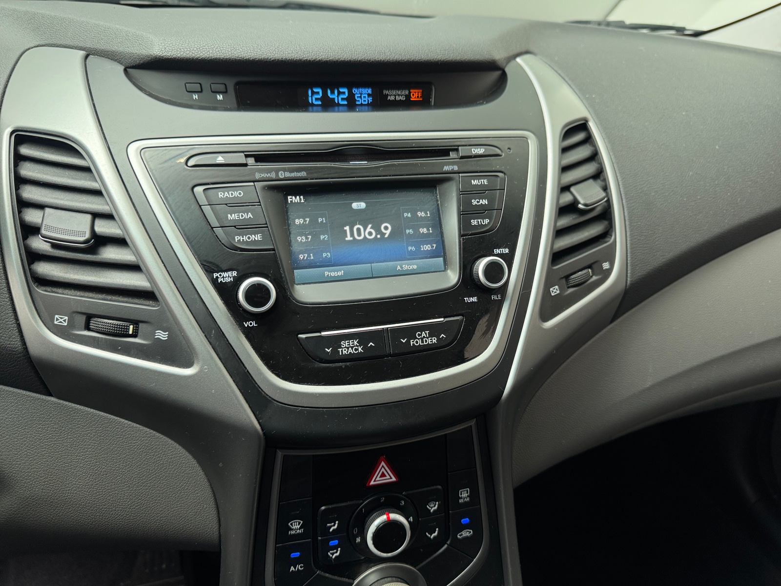 Thumbnail: 2016 Hyundai Elantra - 4