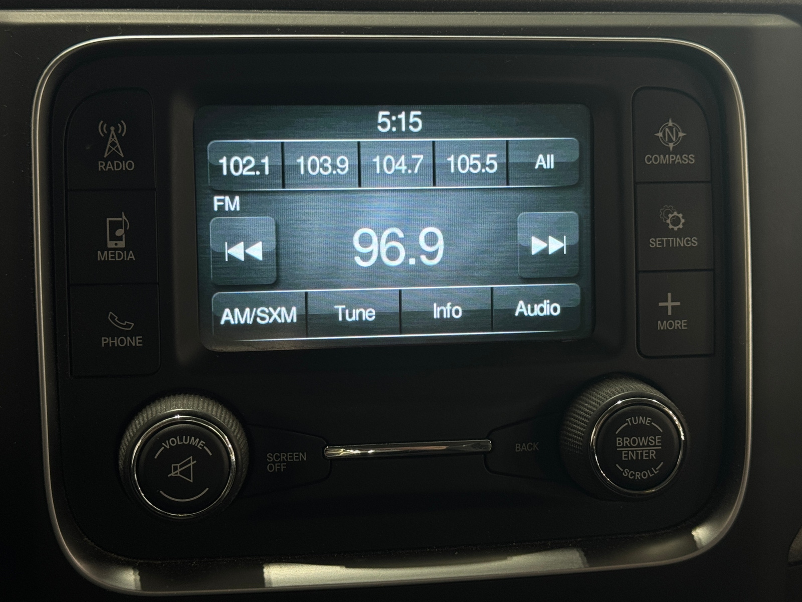 Thumbnail: 2019 RAM 1500 Classic - 3