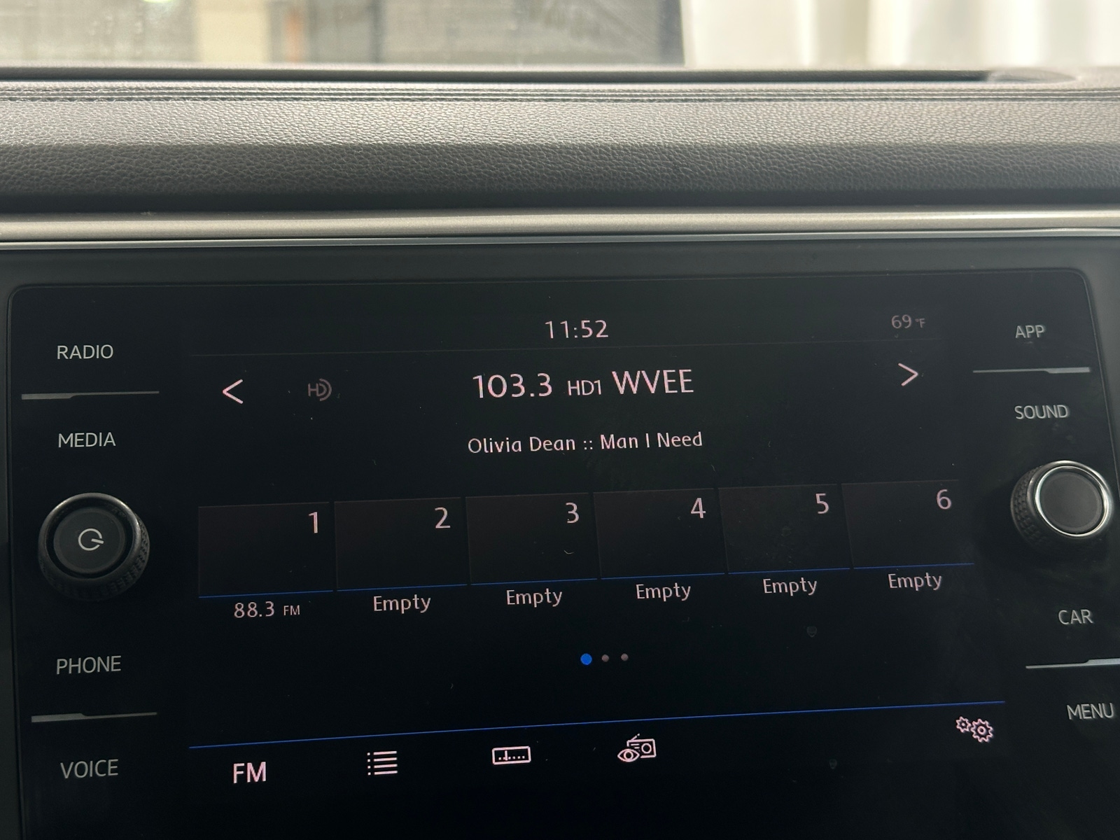 Thumbnail: 2018 Volkswagen Atlas - 3