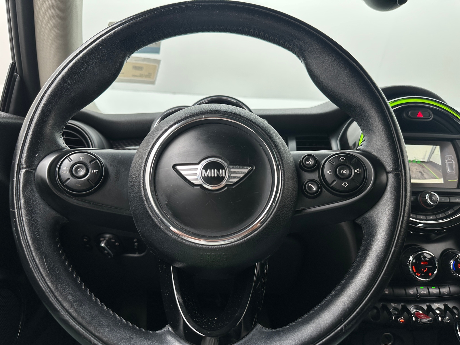 Thumbnail: 2017 MINI Cooper Hardtop - 4