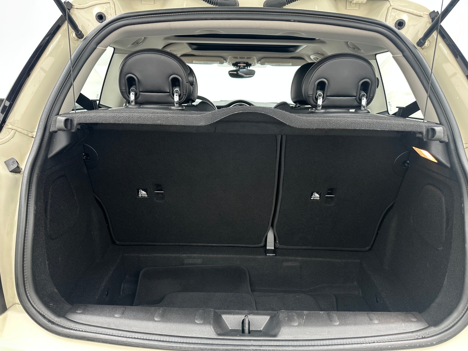 Thumbnail: 2017 MINI Cooper Hardtop - 6