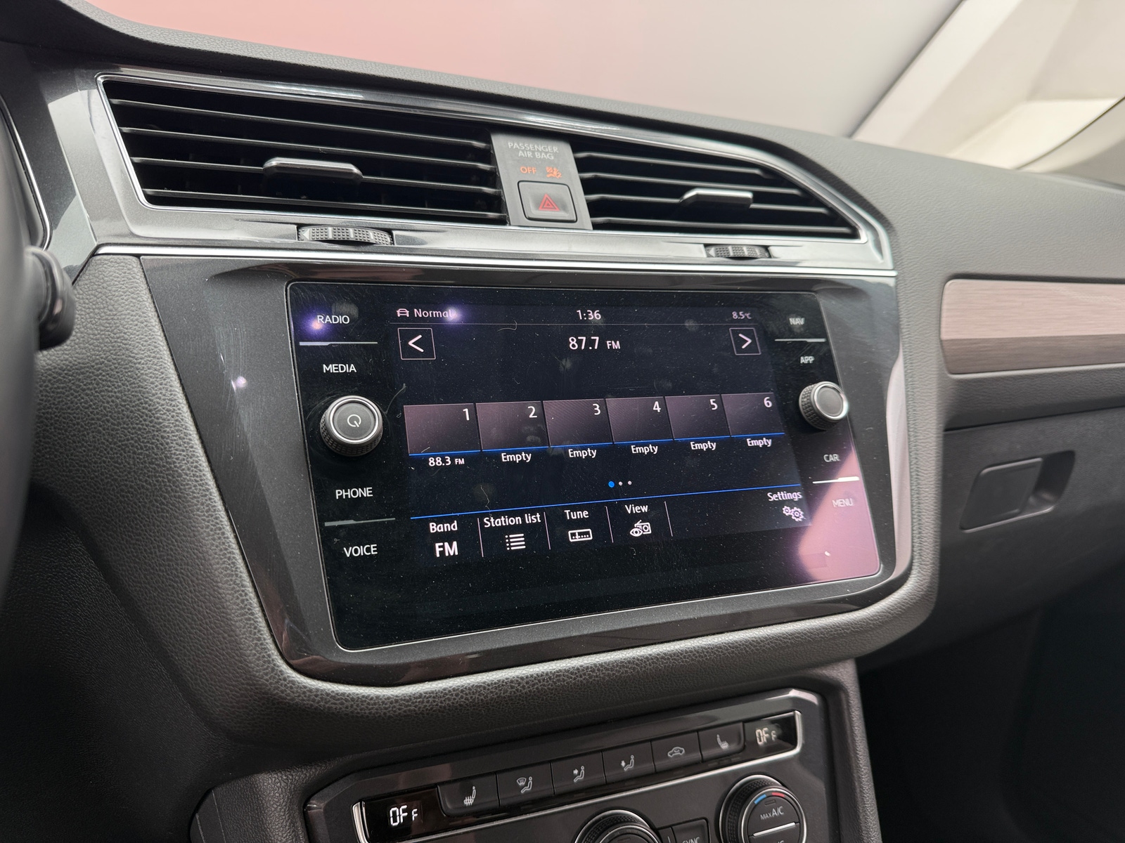 Thumbnail: 2019 Volkswagen Tiguan - 4