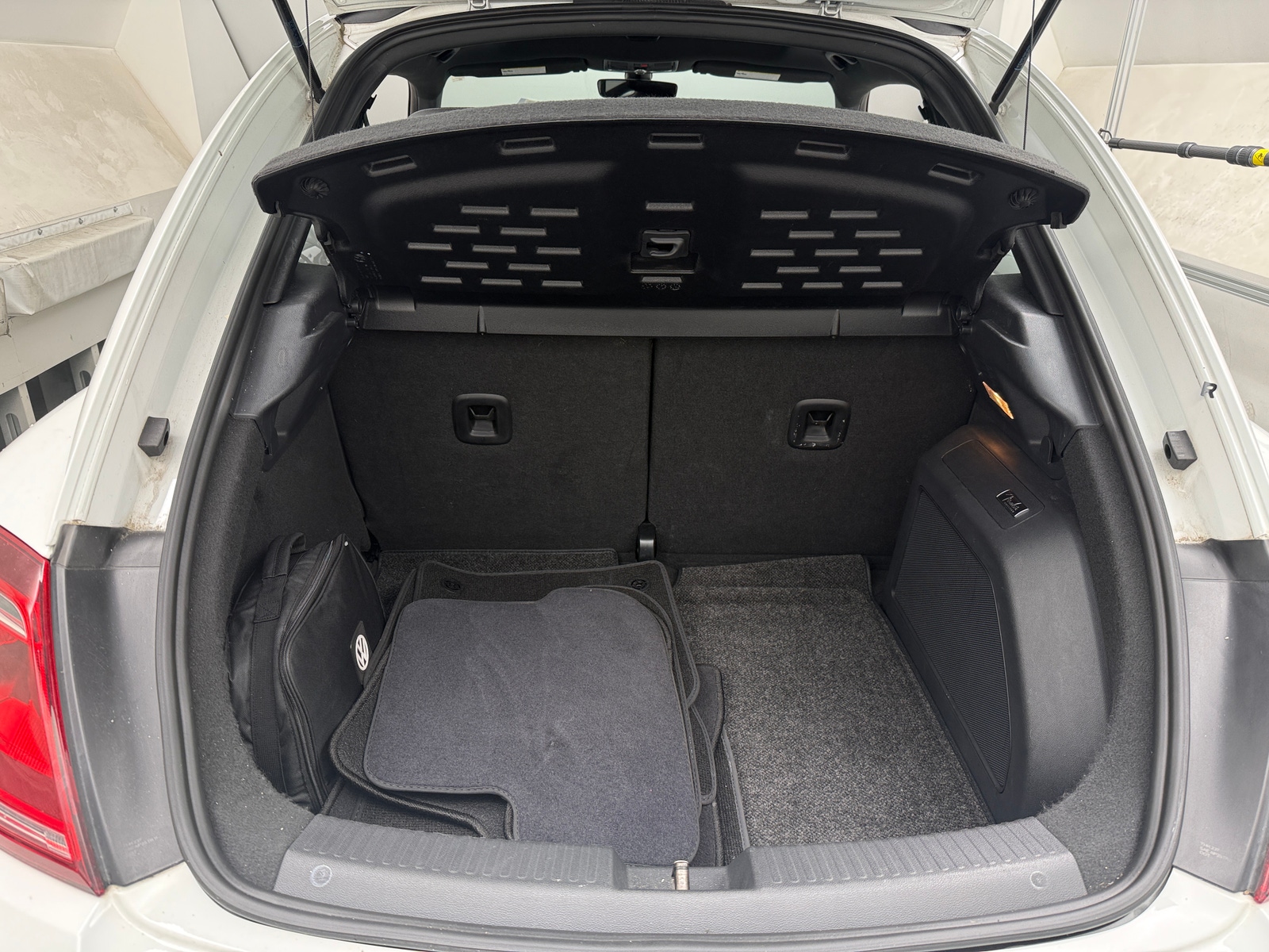 Thumbnail: 2017 Volkswagen Beetle - 6