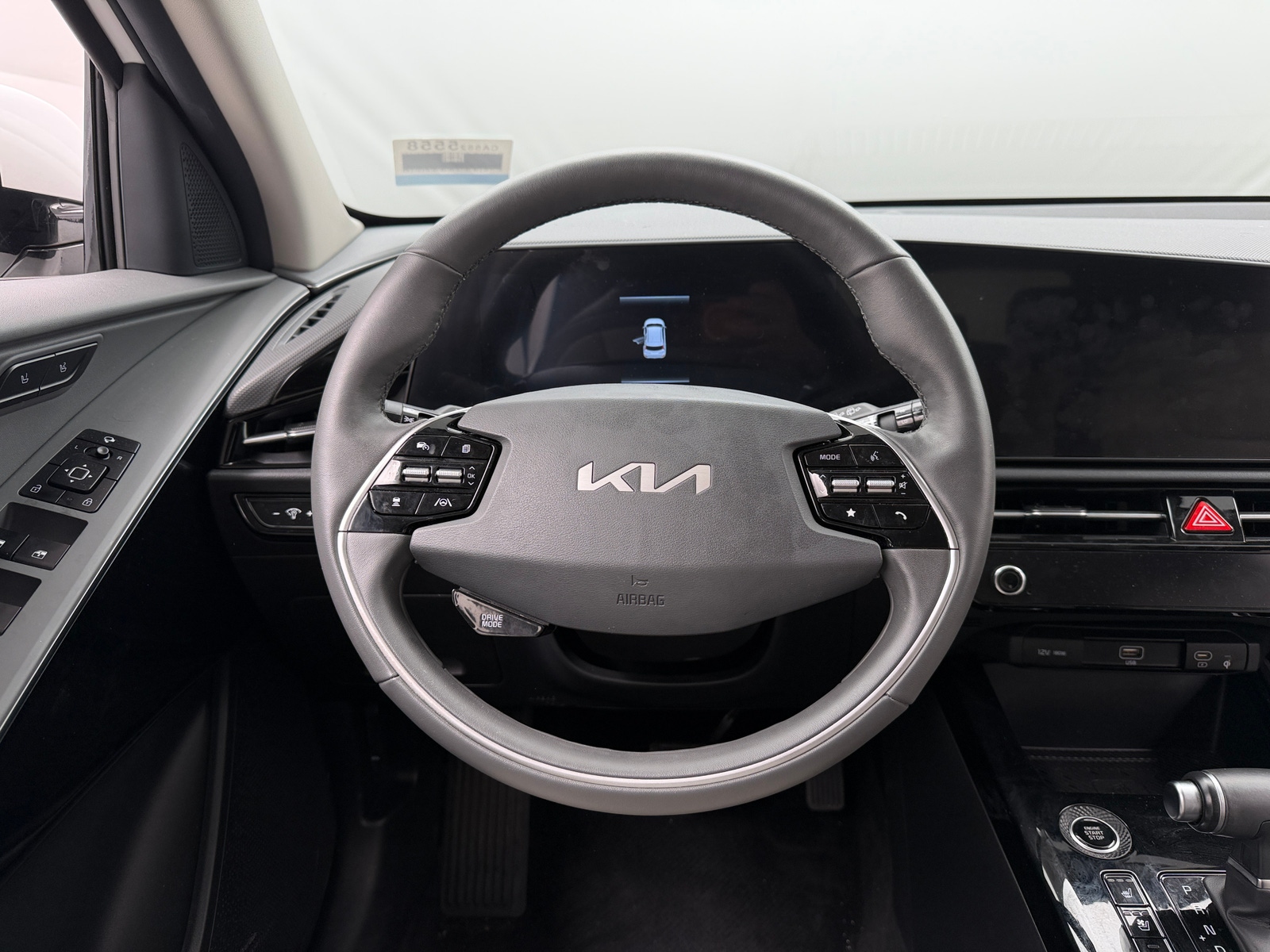 Thumbnail: 2023 Kia Niro - 4