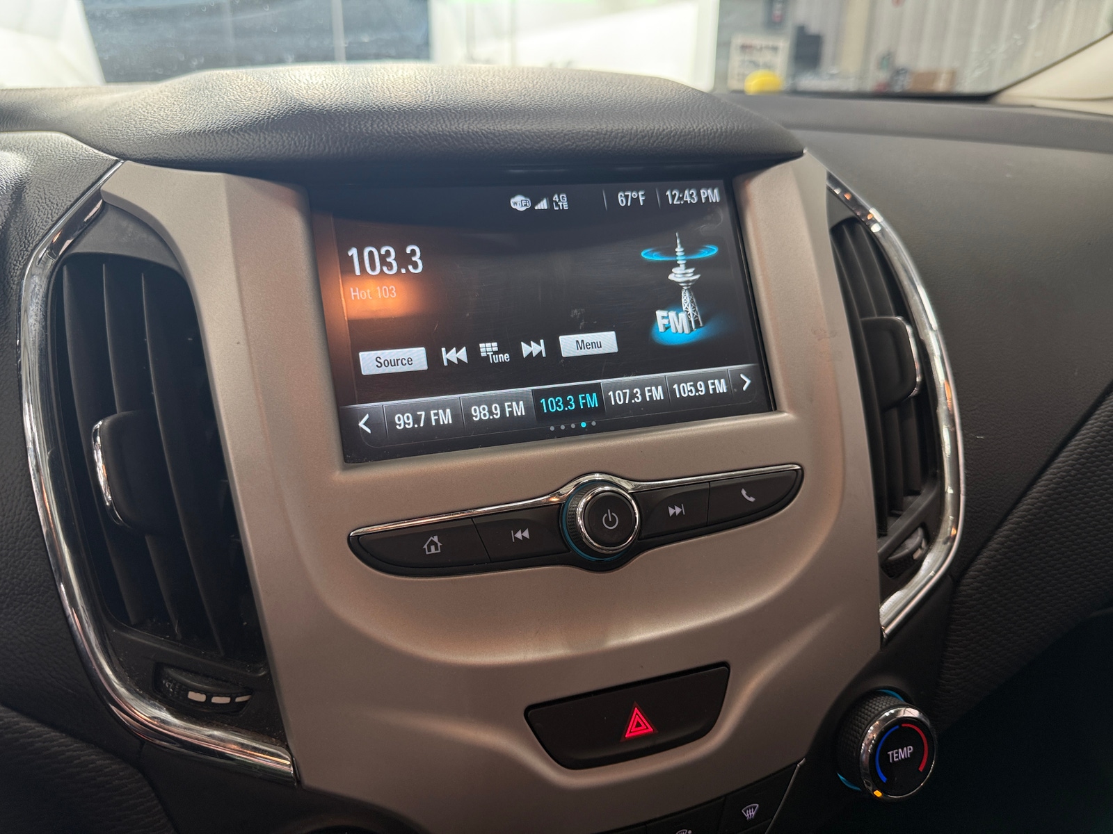 Thumbnail: 2018 Chevrolet Cruze - 4