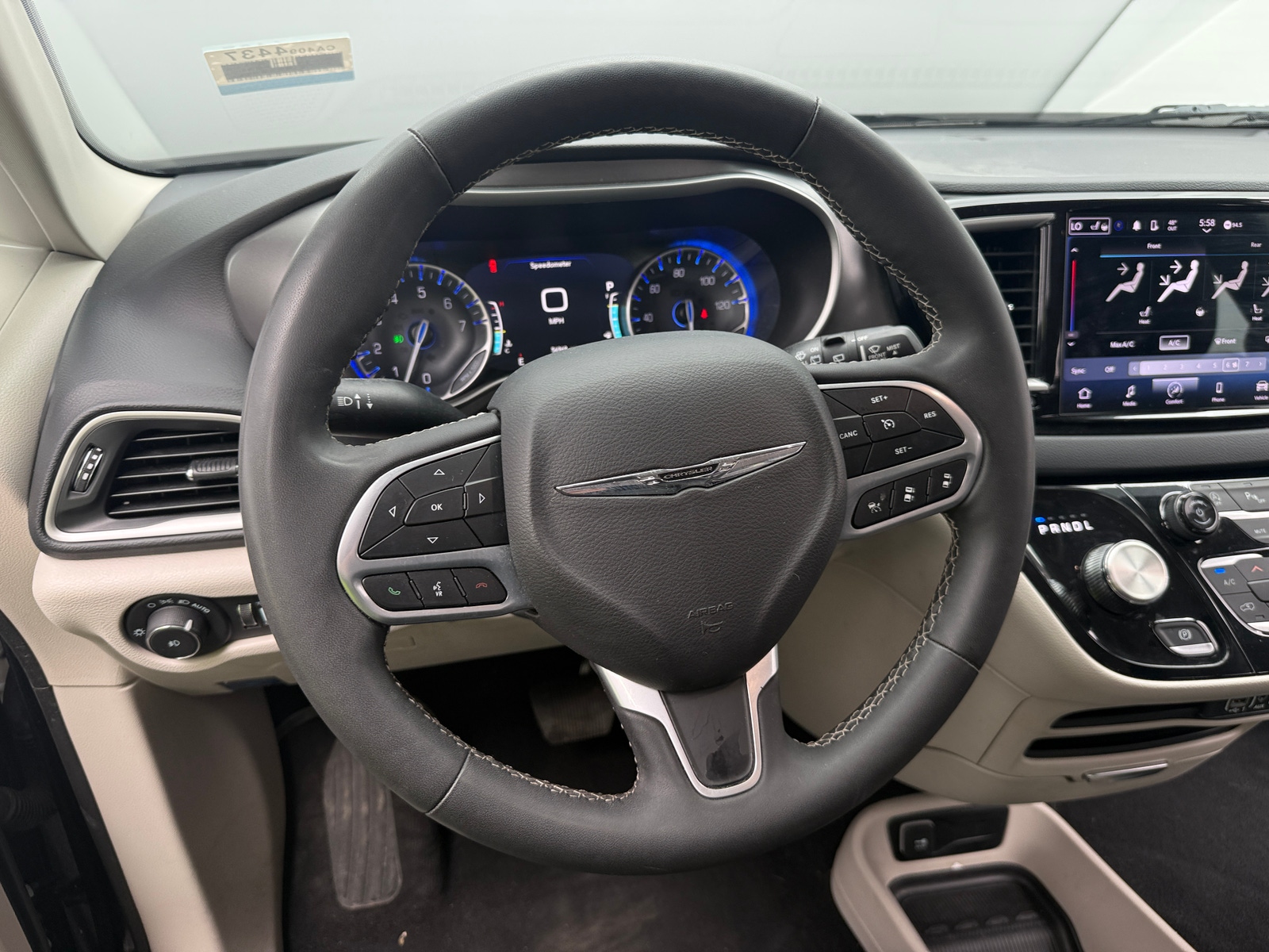 Thumbnail: 2023 Chrysler Pacifica - 4