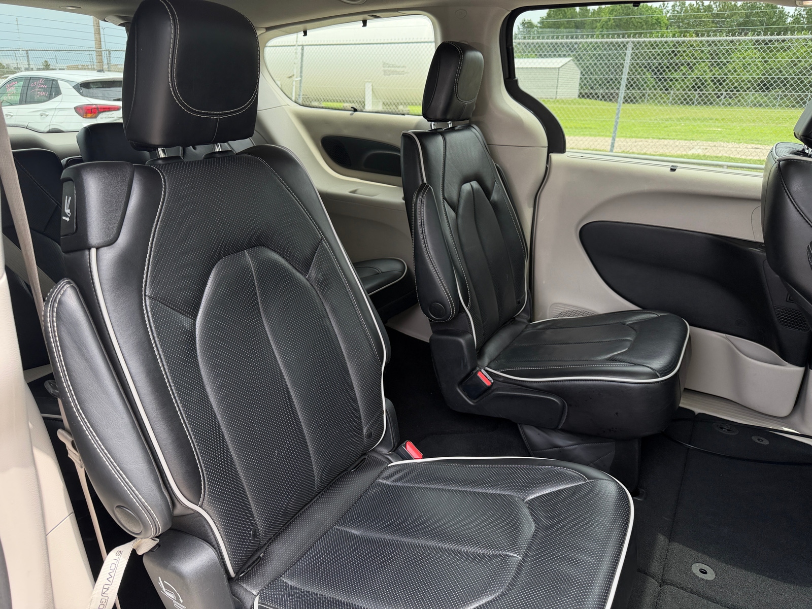 Thumbnail: 2023 Chrysler Pacifica - 5