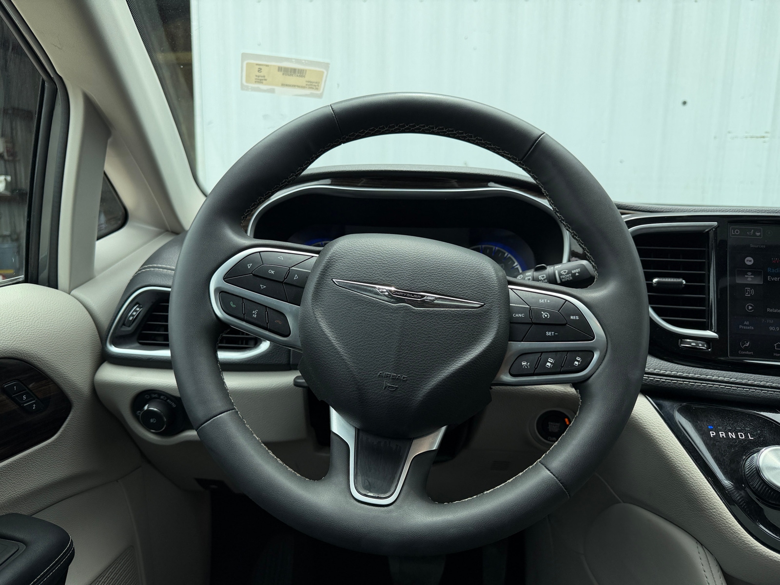 Thumbnail: 2023 Chrysler Pacifica - 4