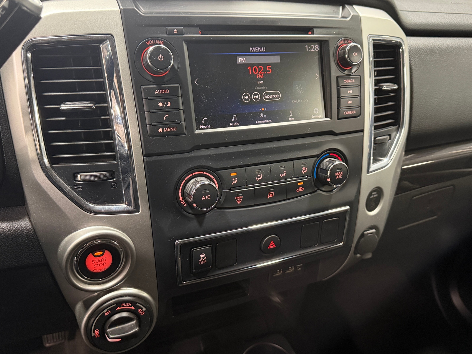 Thumbnail: 2019 Nissan Titan - 4