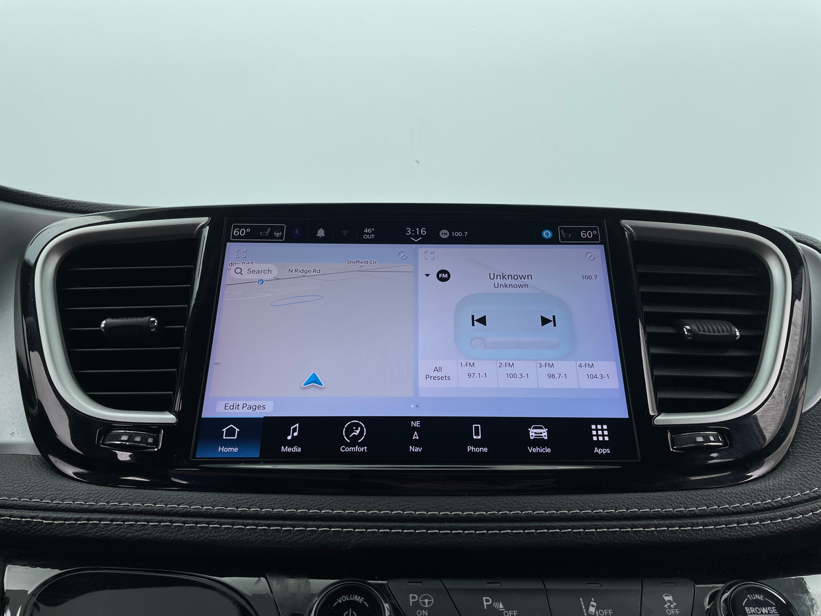 Thumbnail: 2024 Chrysler Pacifica - 3