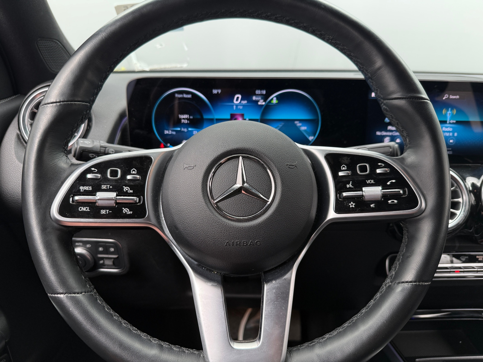 Thumbnail: 2023 Mercedes-Benz GLB - 4