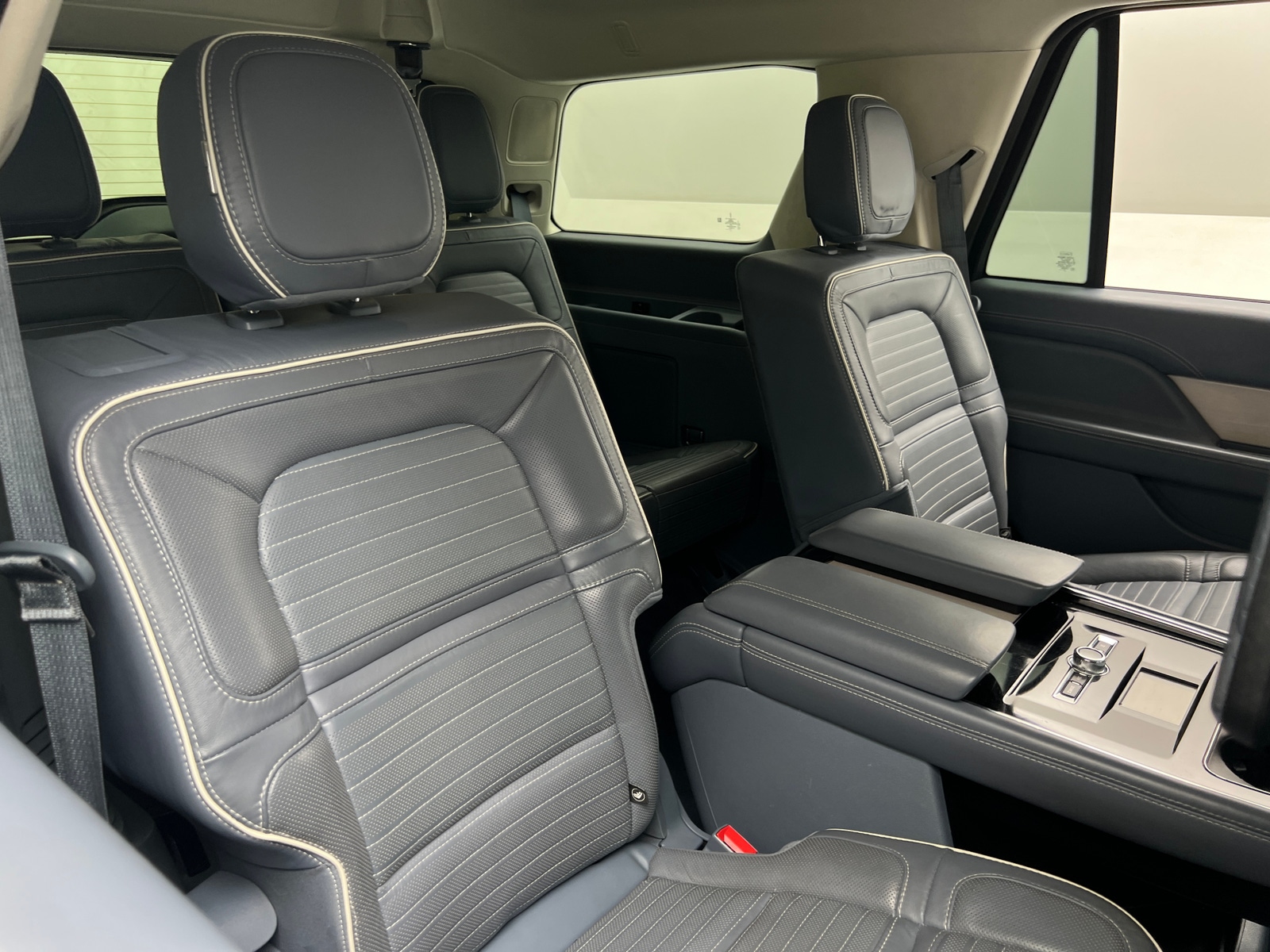 Thumbnail: 2021 Lincoln Navigator - 5