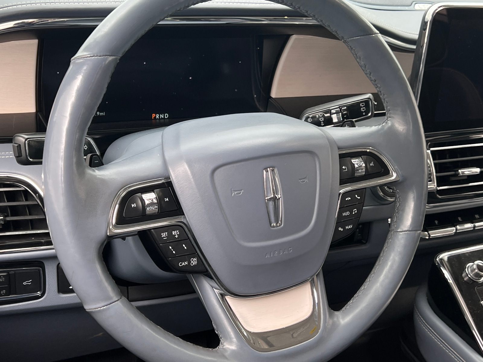 Thumbnail: 2021 Lincoln Navigator - 4