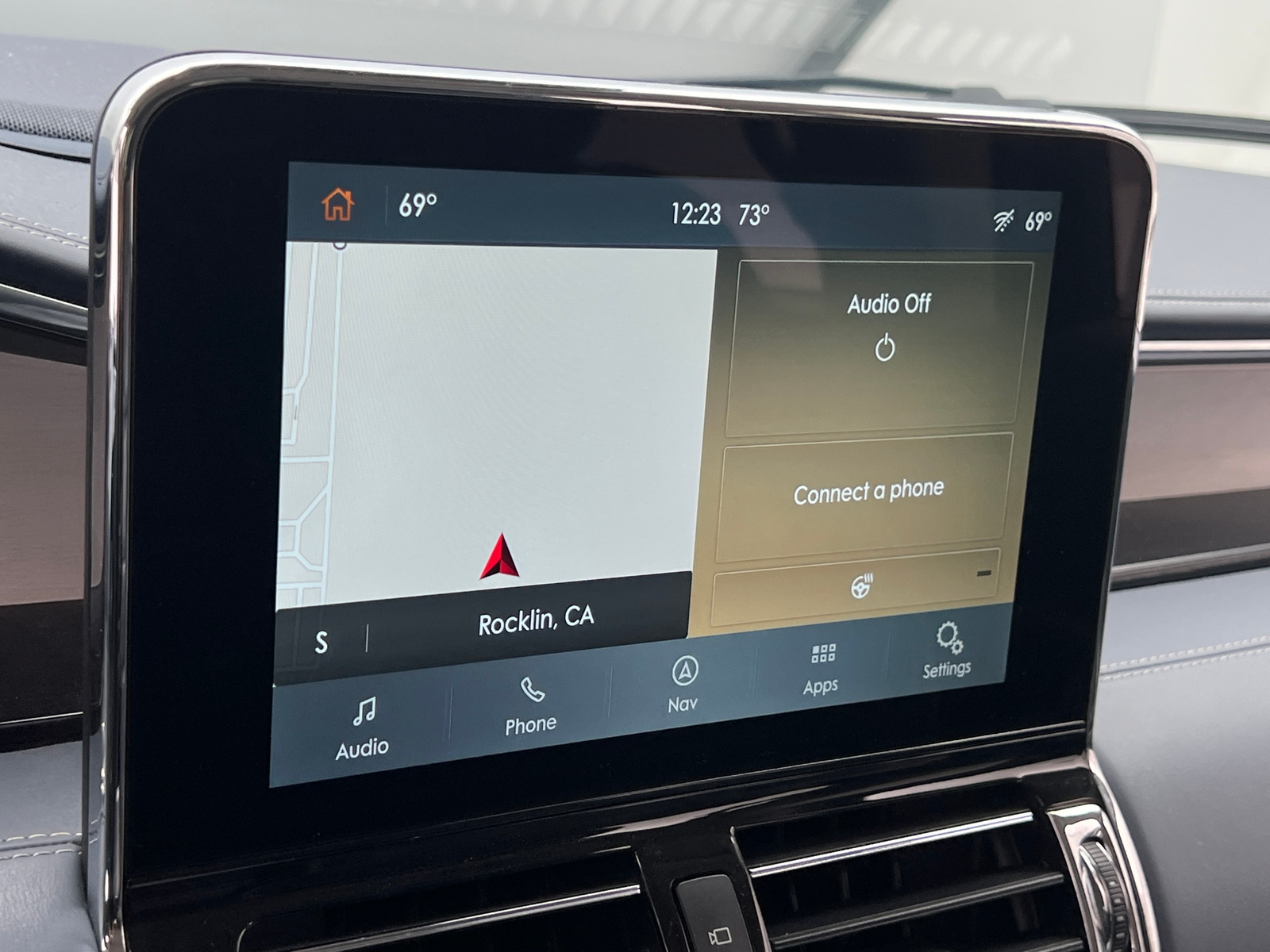 Thumbnail: 2021 Lincoln Navigator - 3