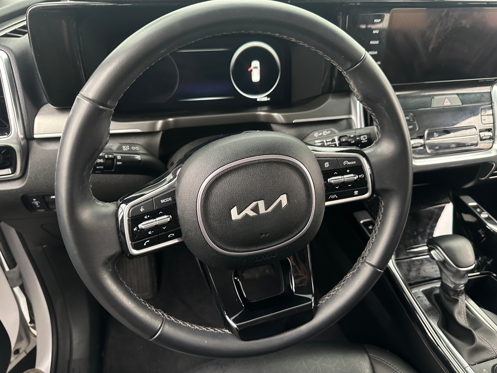 Thumbnail: 2023 Kia Sorento - 4