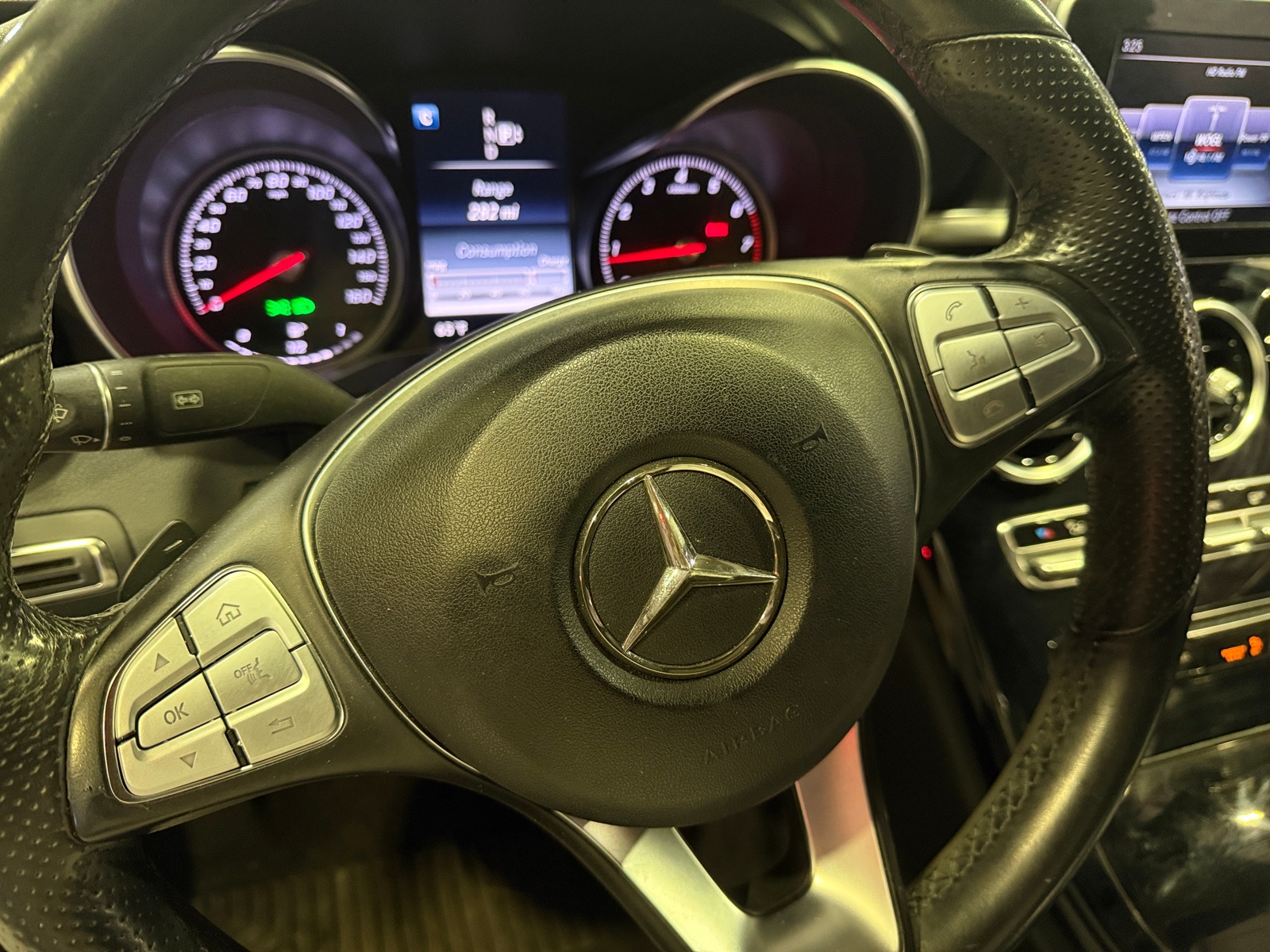 Thumbnail: 2015 Mercedes-Benz C-Class - 4