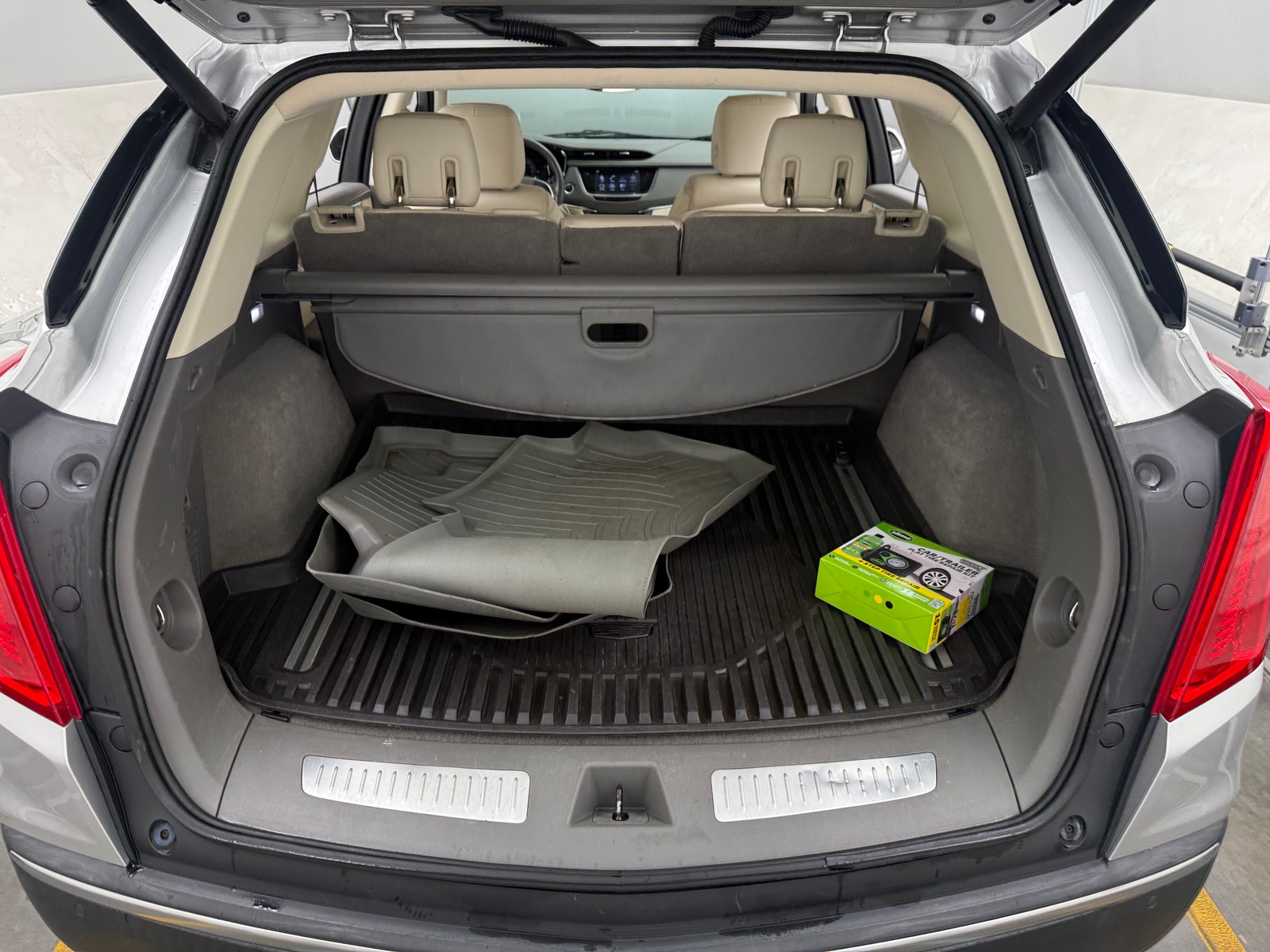 Thumbnail: 2017 Cadillac XT5 - 6